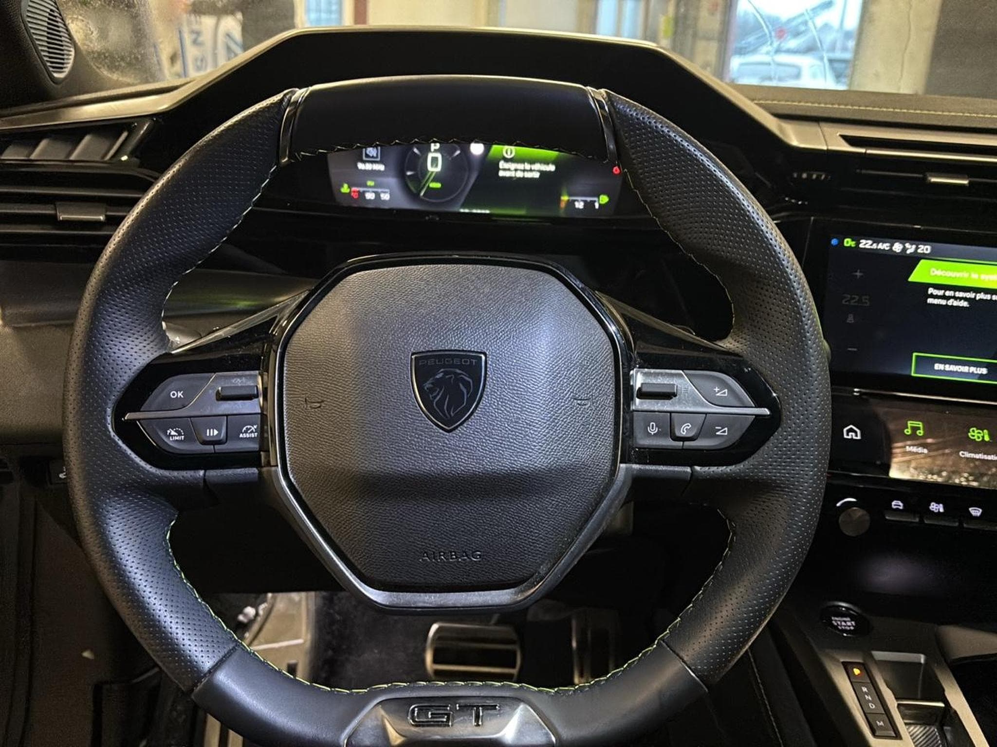 Peugeot 408 HYBRID 145 GT E-DCS6 (2025) - Photo 11