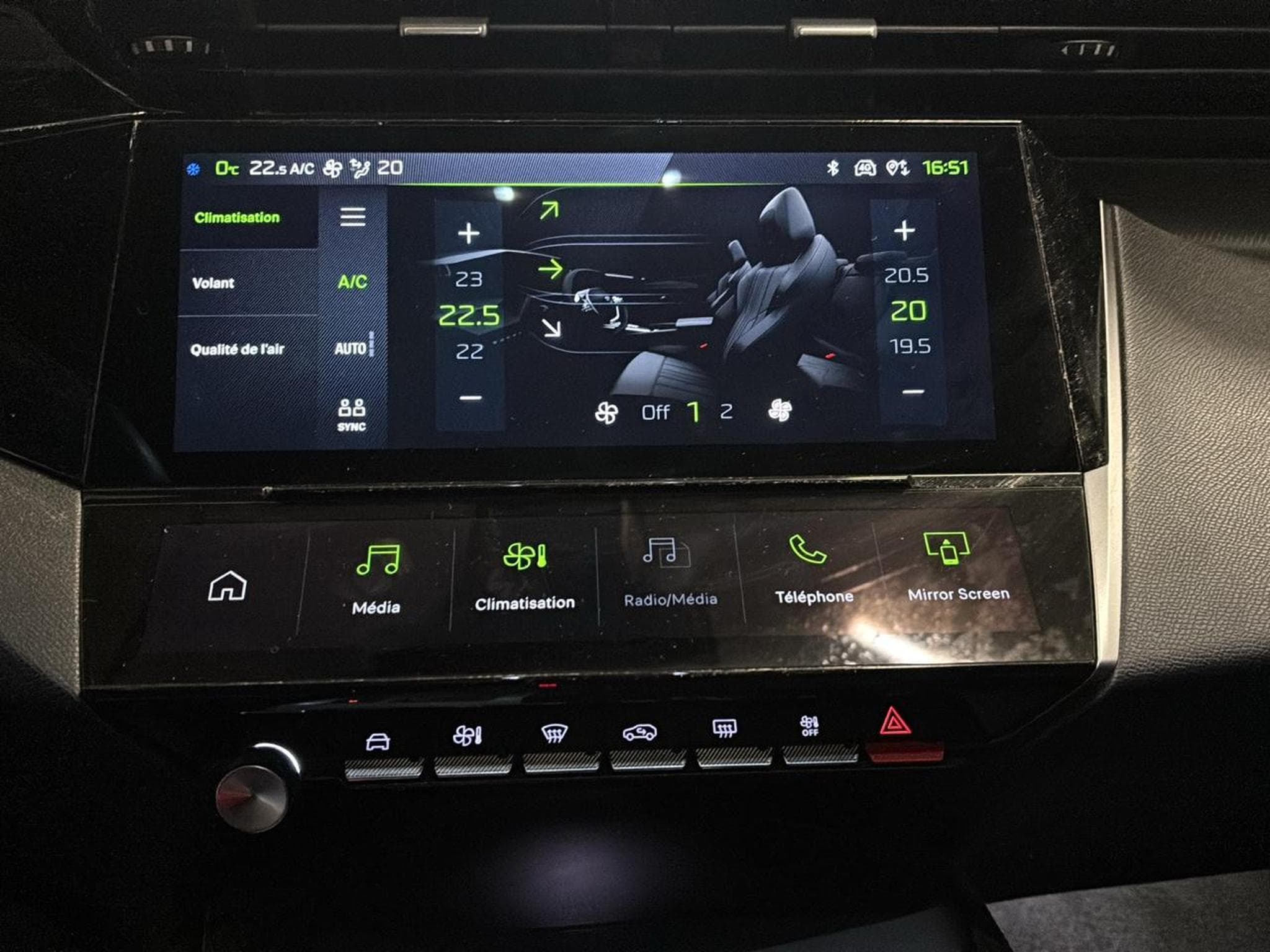 Peugeot 408 HYBRID 145 GT E-DCS6 (2025) - Photo 17