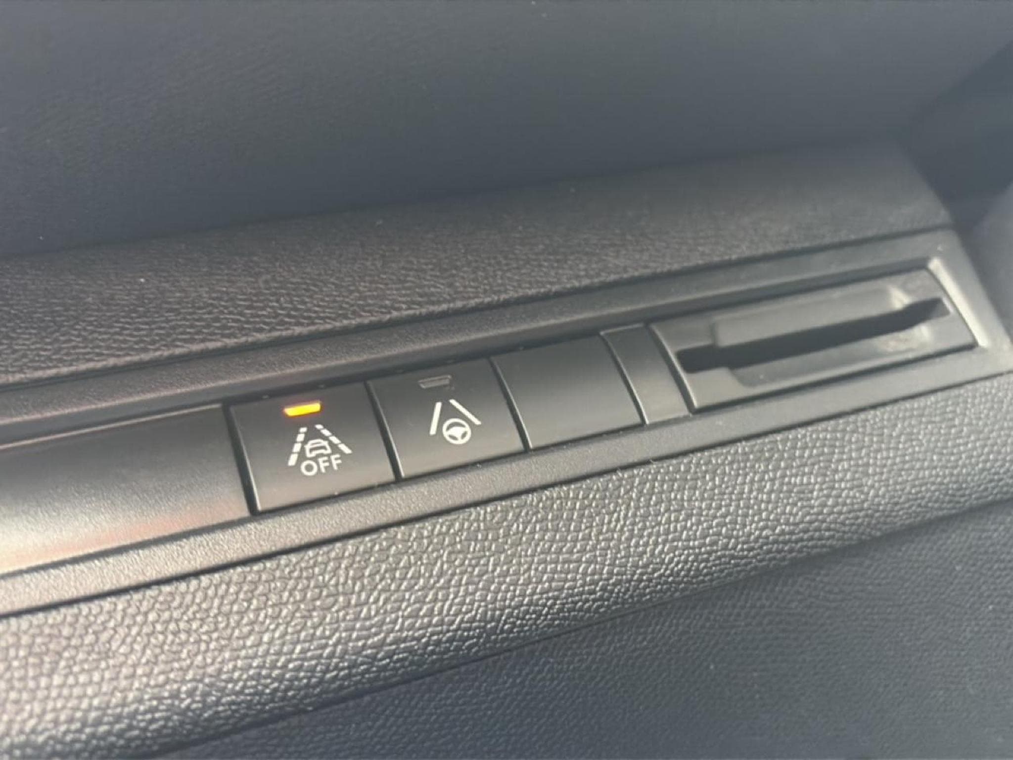 Peugeot 3008 1.5 BLUEHDI 130 GT EAT8 (2022) - Photo 10