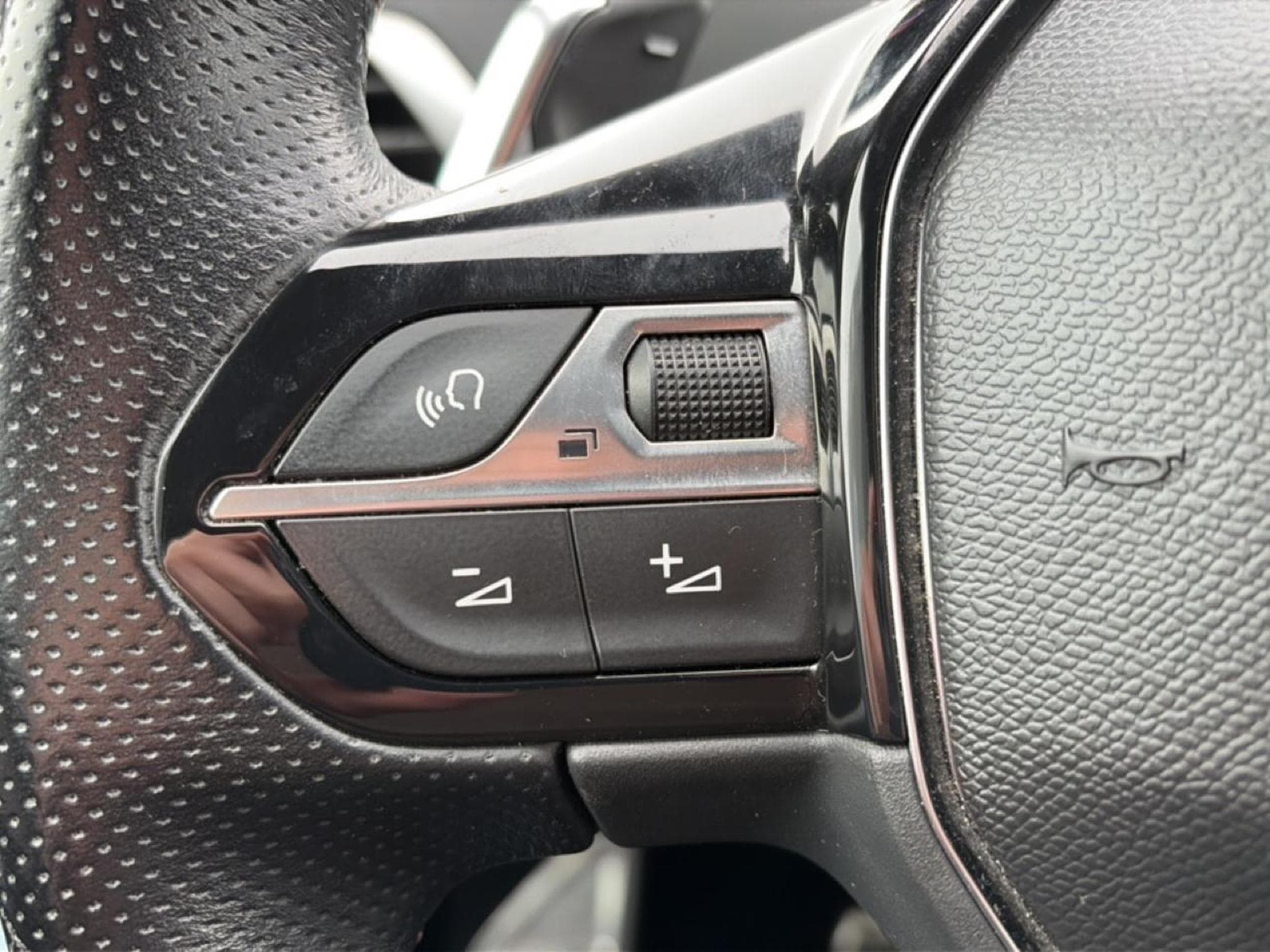 Peugeot 3008 1.5 BLUEHDI 130 GT EAT8 (2022) - Photo 19