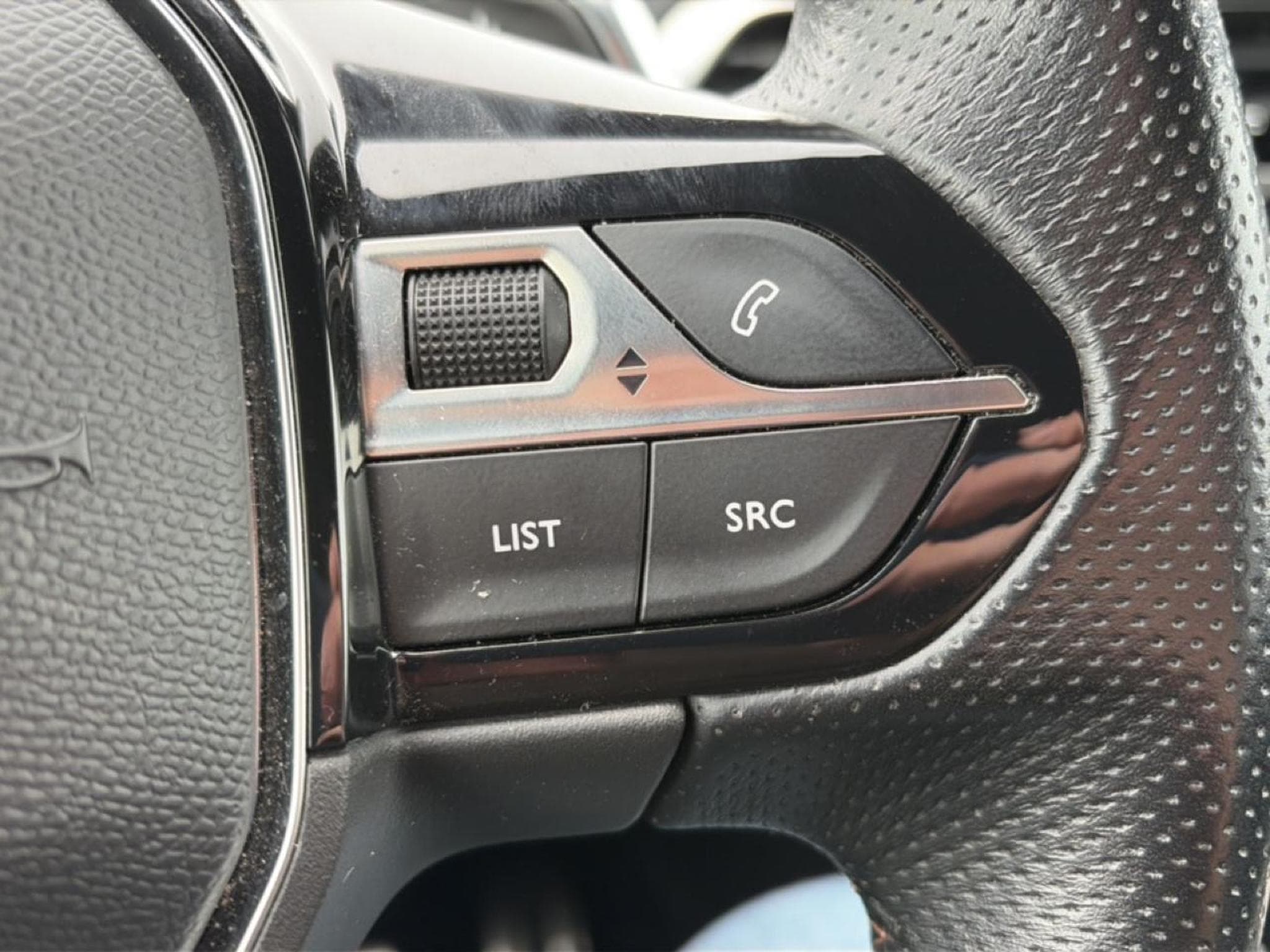 Peugeot 3008 1.5 BLUEHDI 130 GT EAT8 (2022) - Photo 20