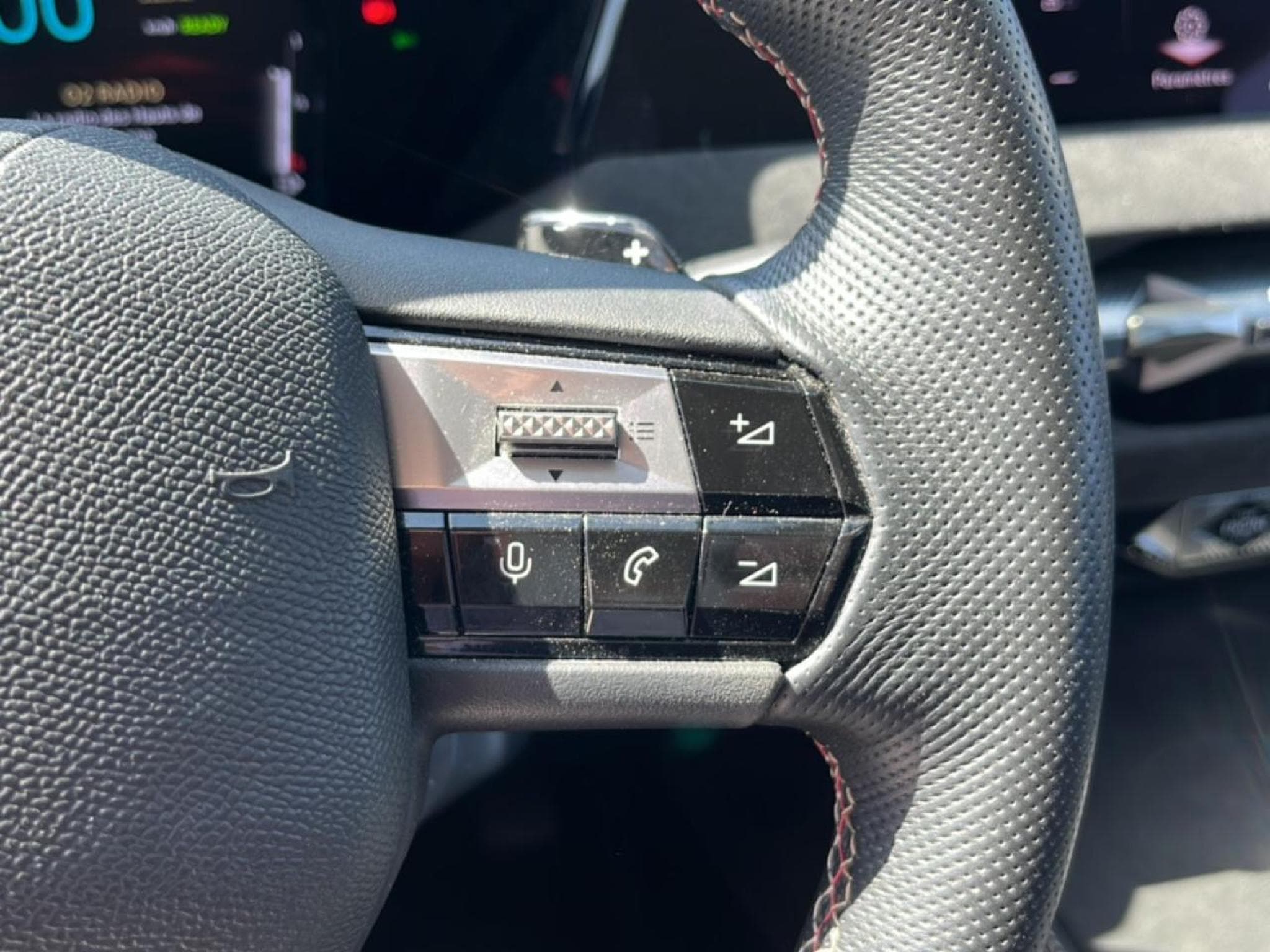 DS Automobiles DS4 E-TENSE 225 PERFORMANCE LINE + (2023) - Photo 18