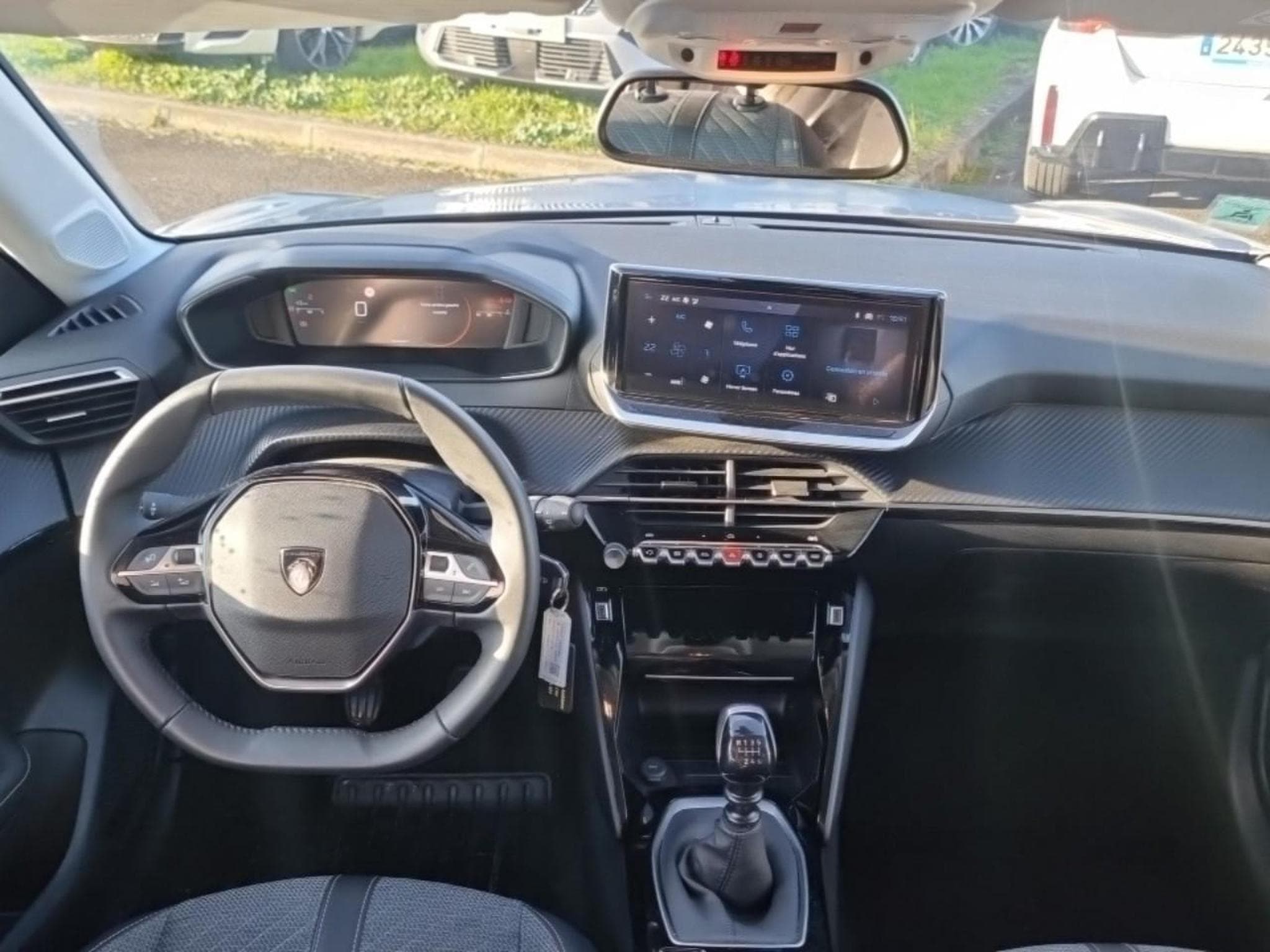 Peugeot 208 1.2 100 ALLURE (2025) - Photo 13