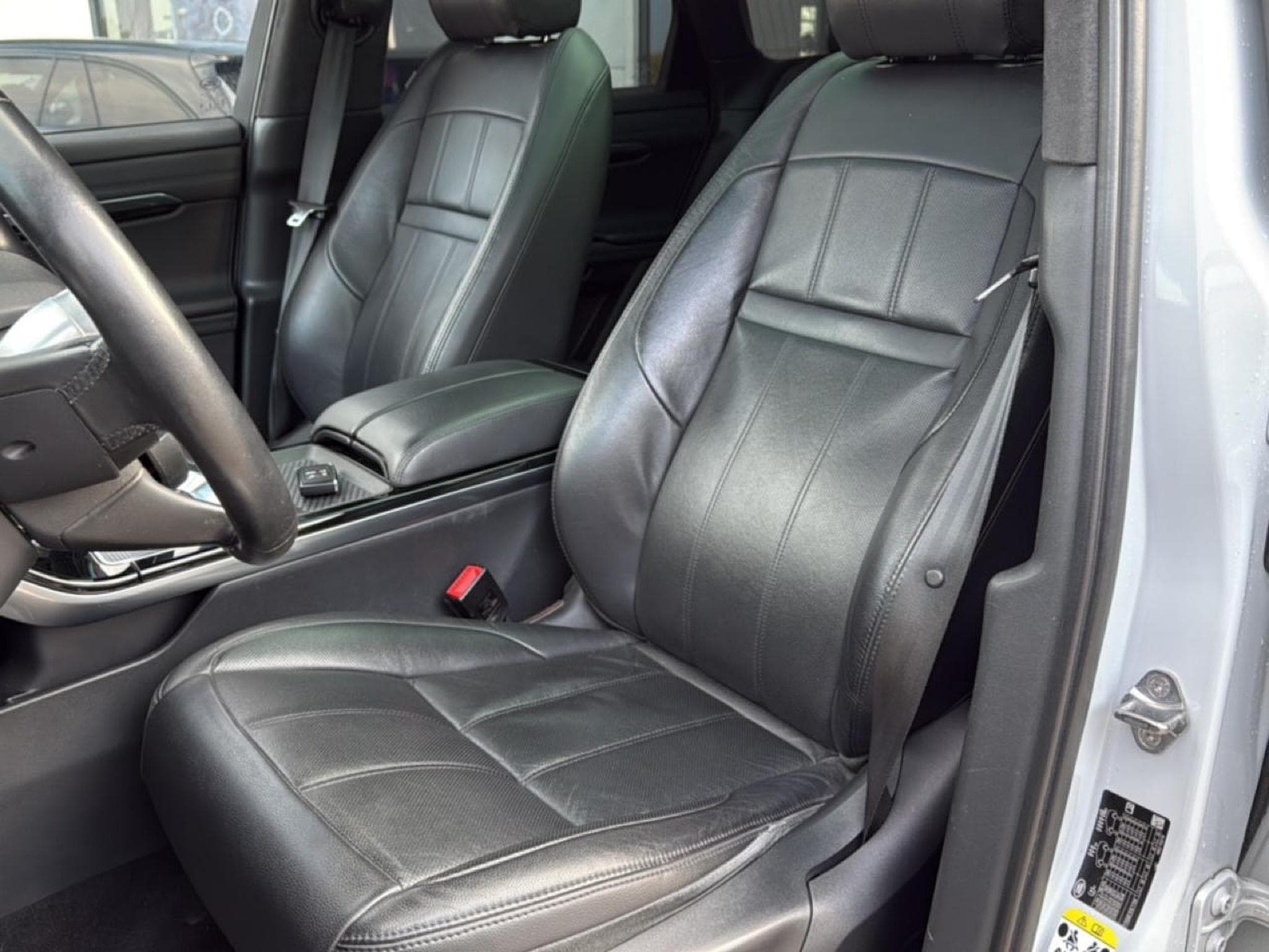 Land-Rover RANGE ROVER EVOQUE 2.0 D 180 SE AWD BVA (2019) - Photo 17