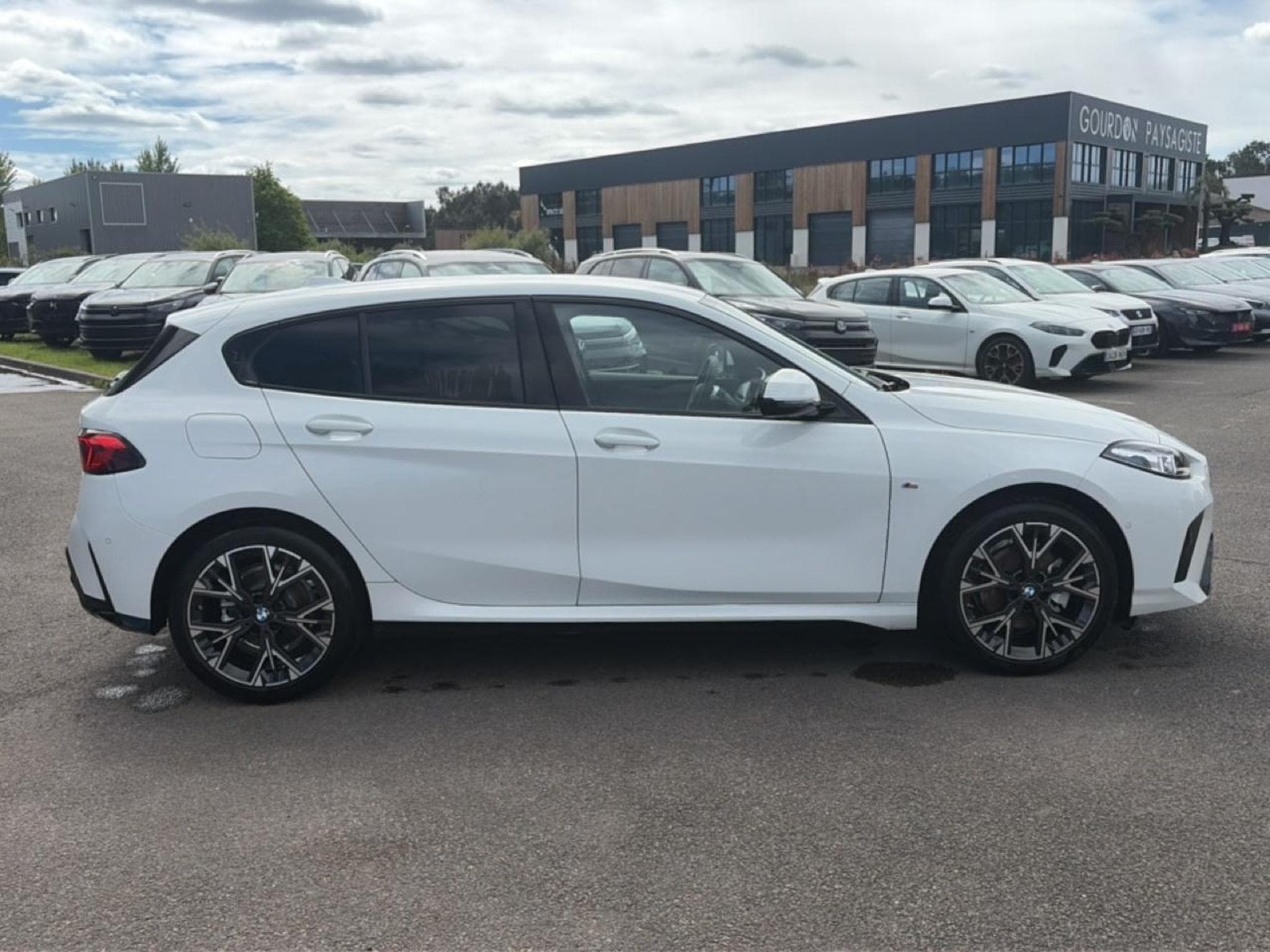 Bmw SERIE 1 (F70) 120DA 163 M SPORT DESIGN DKG7 (2025) - Photo 4