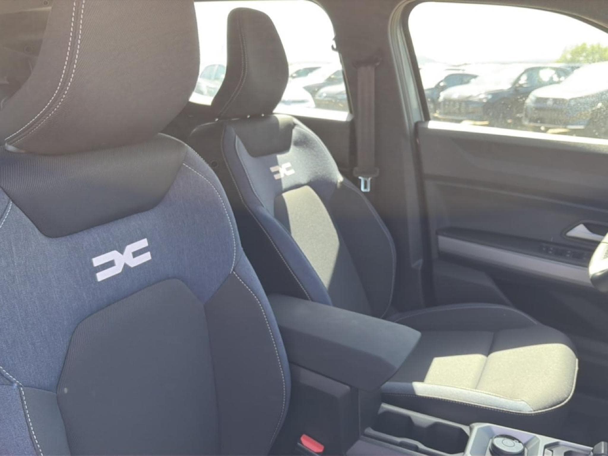 Dacia DUSTER 1.2 HYBRID-G 150 EXPRESSION 4X4 (2026) - Photo 16