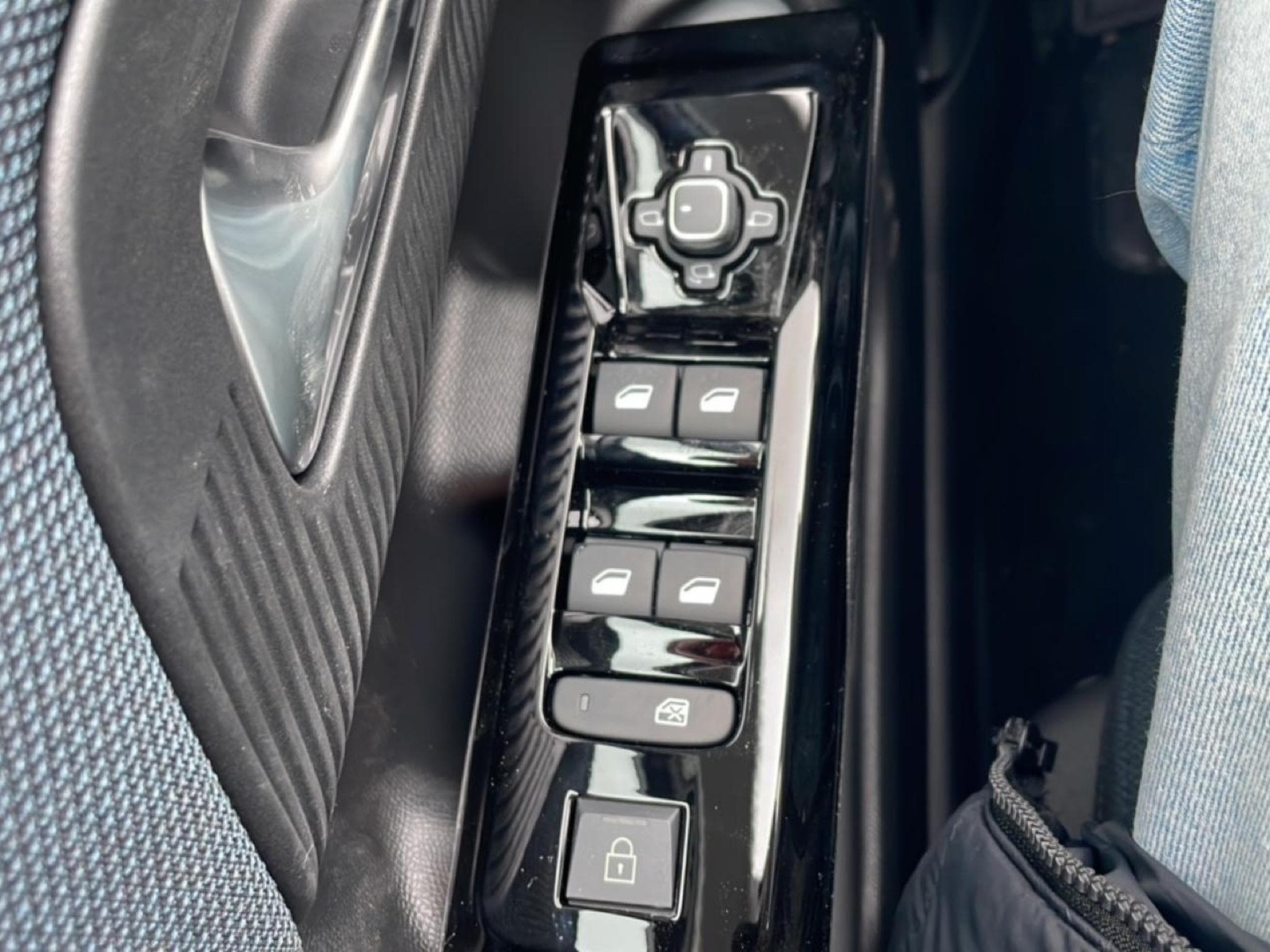 Citroen C5 AIRCROSS 1.2 HYBRIDE 145 PLUS BOITE AUTOMATIQUE (2026) - Photo 11