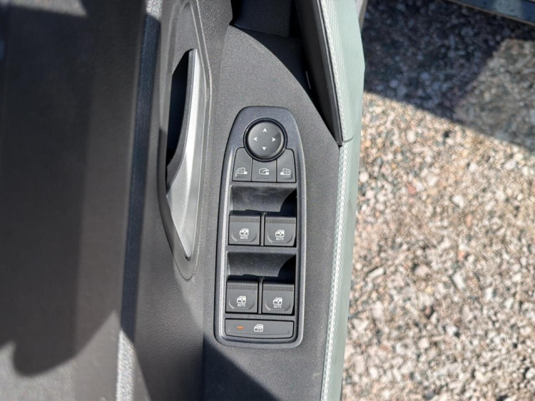 Dacia BIGSTER 1.2 MILD HYBRID 140 EXTREME (2026) - Photo 17