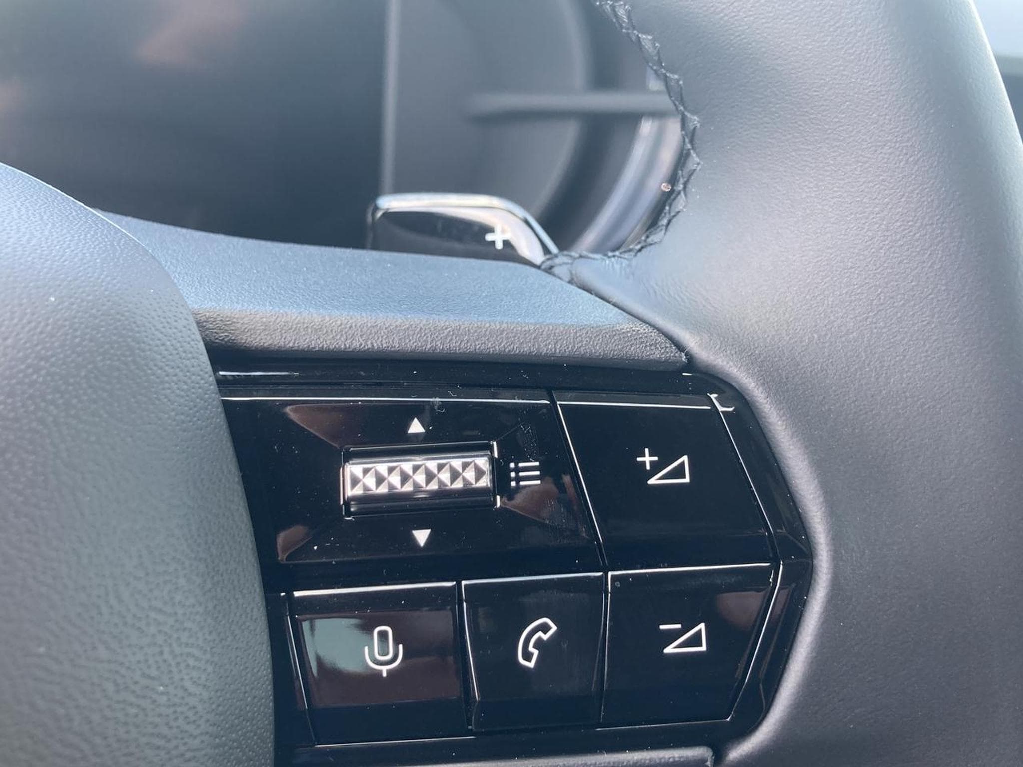 Alfa-Romeo JUNIOR 1.2 IBRIDA 145 SPECIALE E-DCT6 (2026) - Photo 16