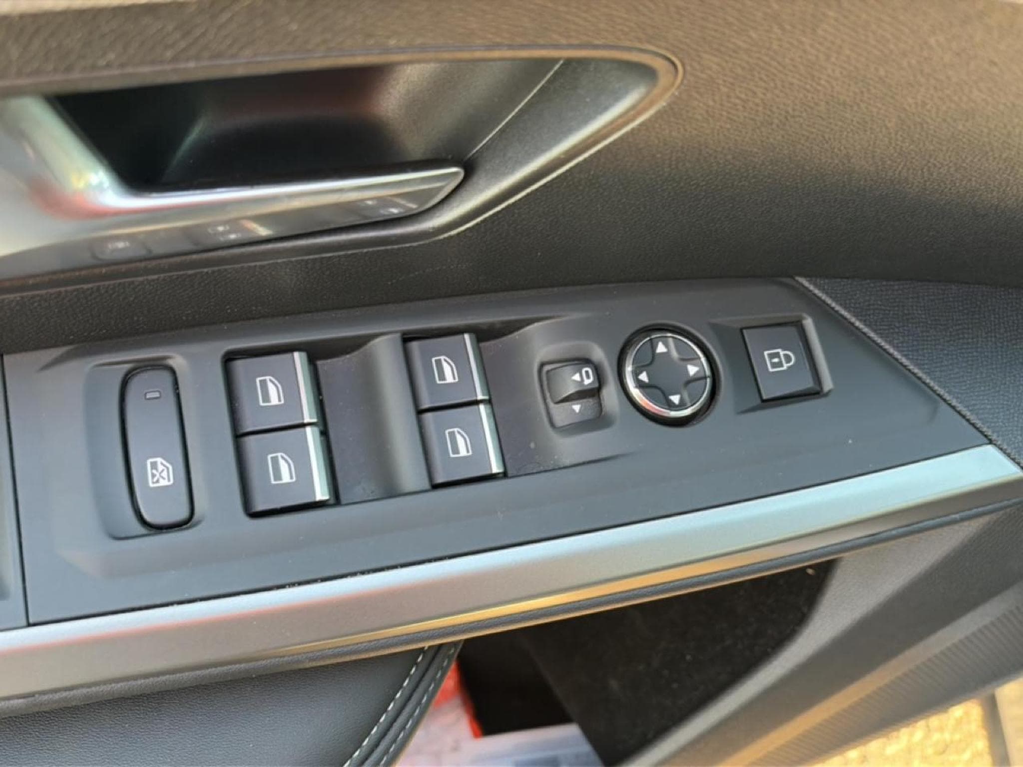 Peugeot 3008 1.2 HYBRID 145 GT E-DCS6 (2025) - Photo 12