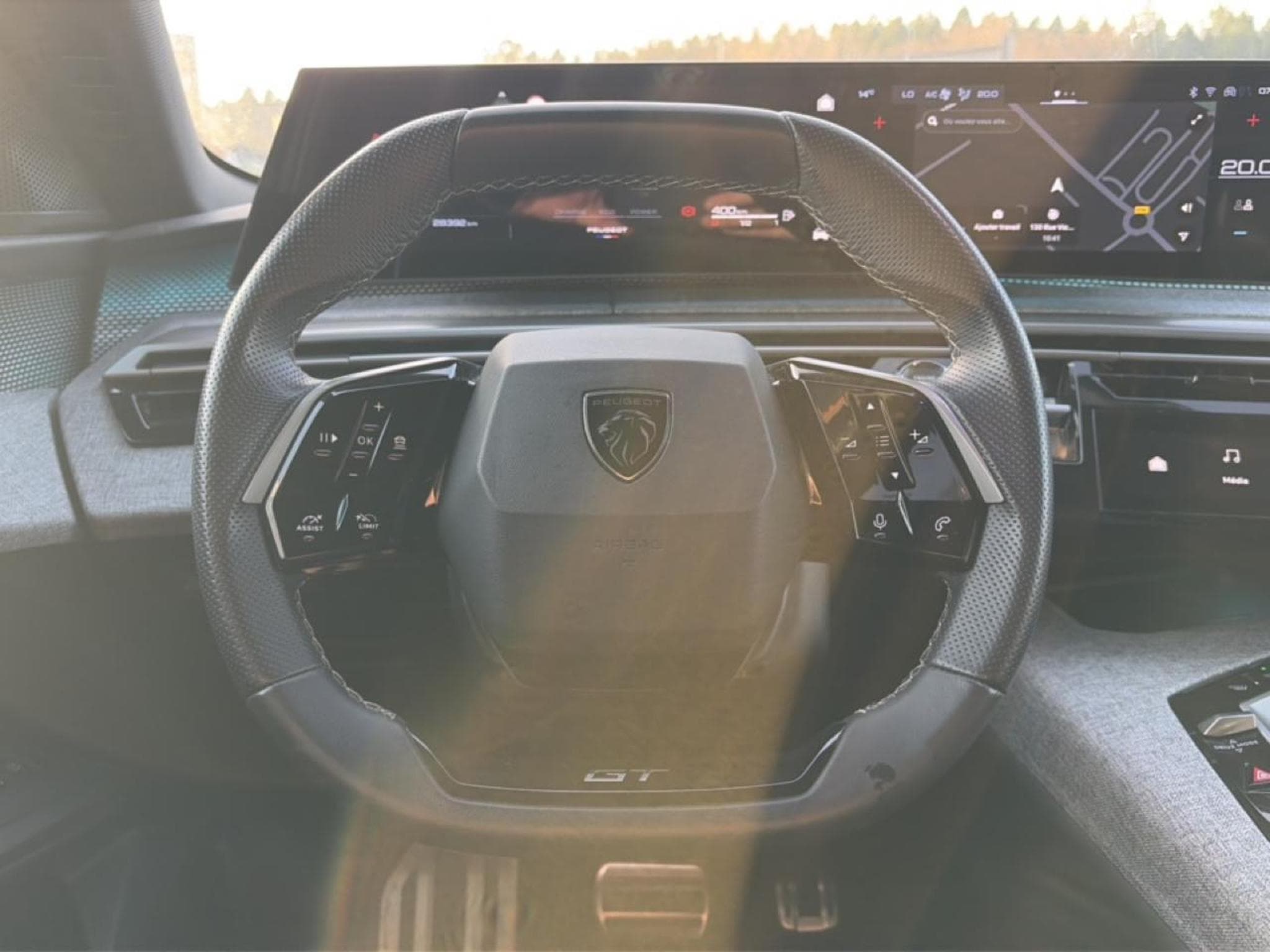 Peugeot 3008 1.2 HYBRID 145 GT E-DCS6 (2025) - Photo 18