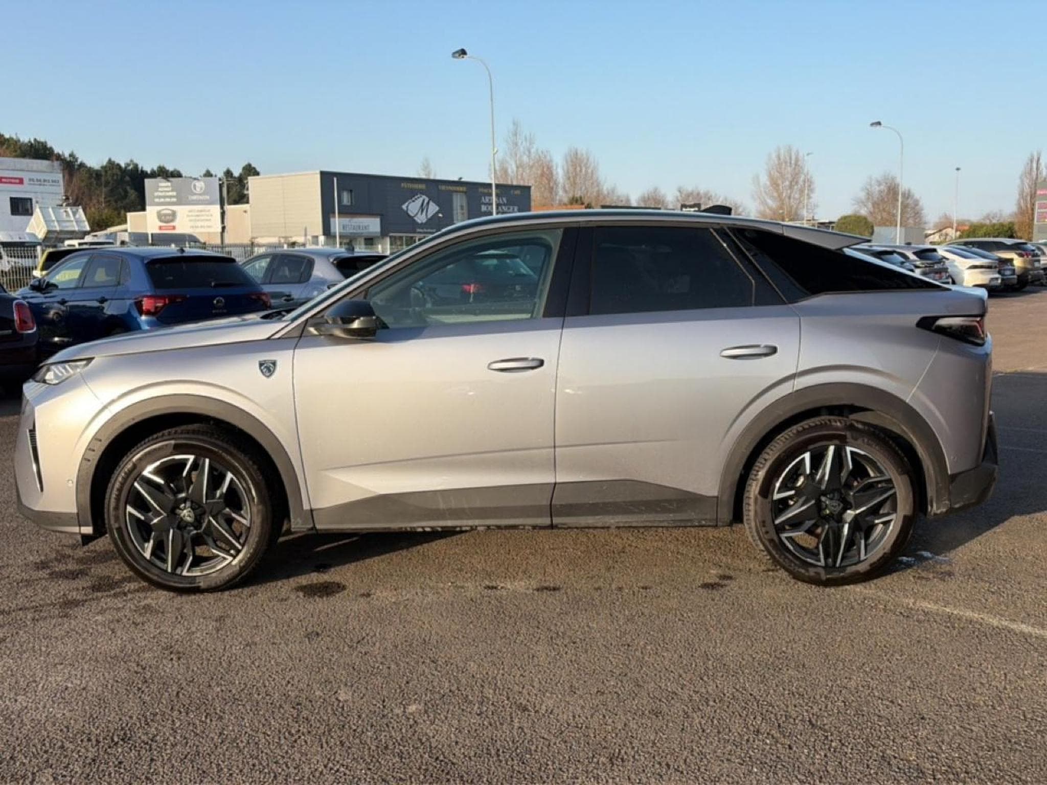 Peugeot 3008 1.2 HYBRID 145 GT E-DCS6 (2025) - Photo 8