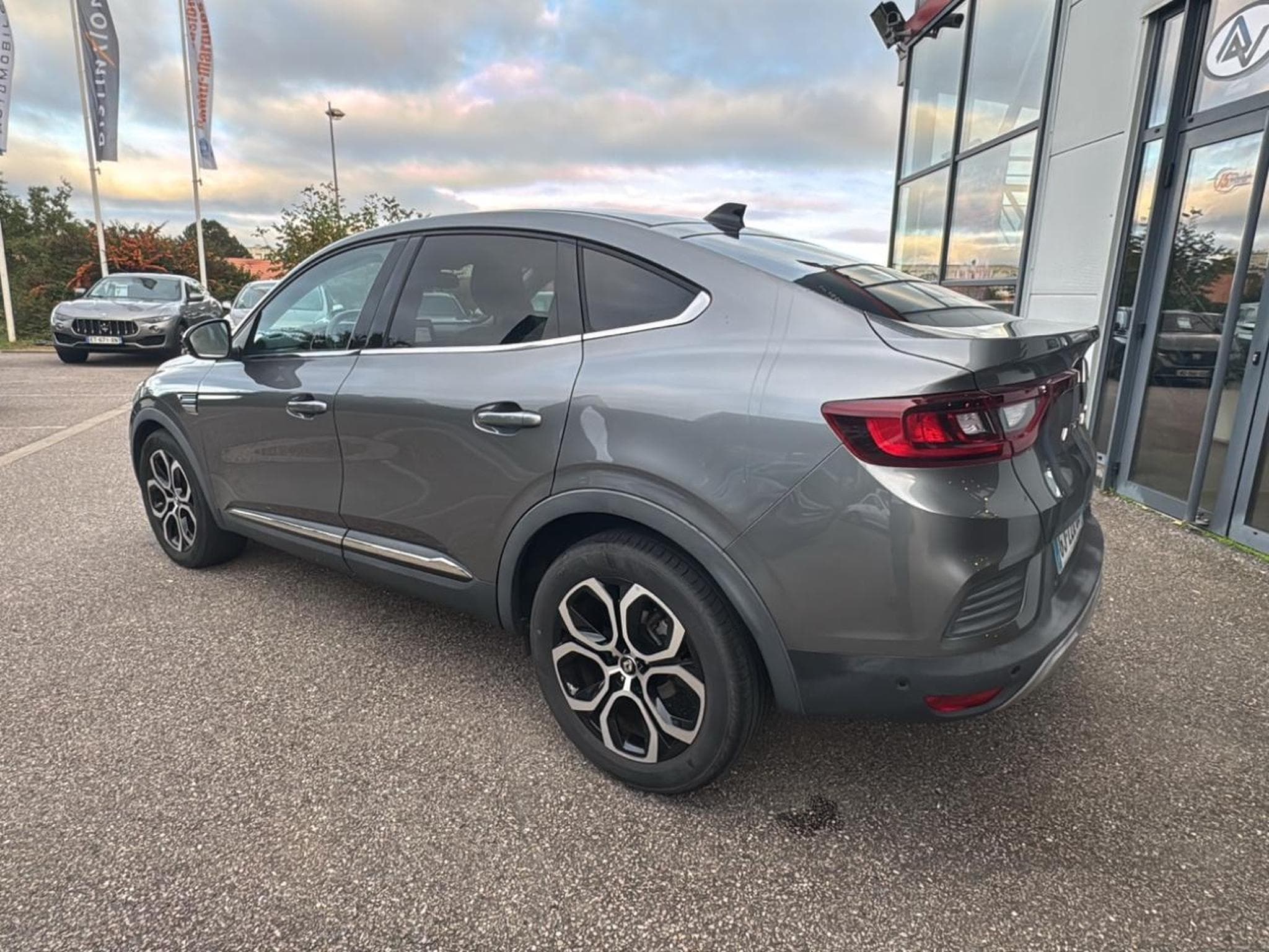Renault ARKANA 1.6 E-TECH HYBRIDE 145 TECHNO (2022) - Photo 14