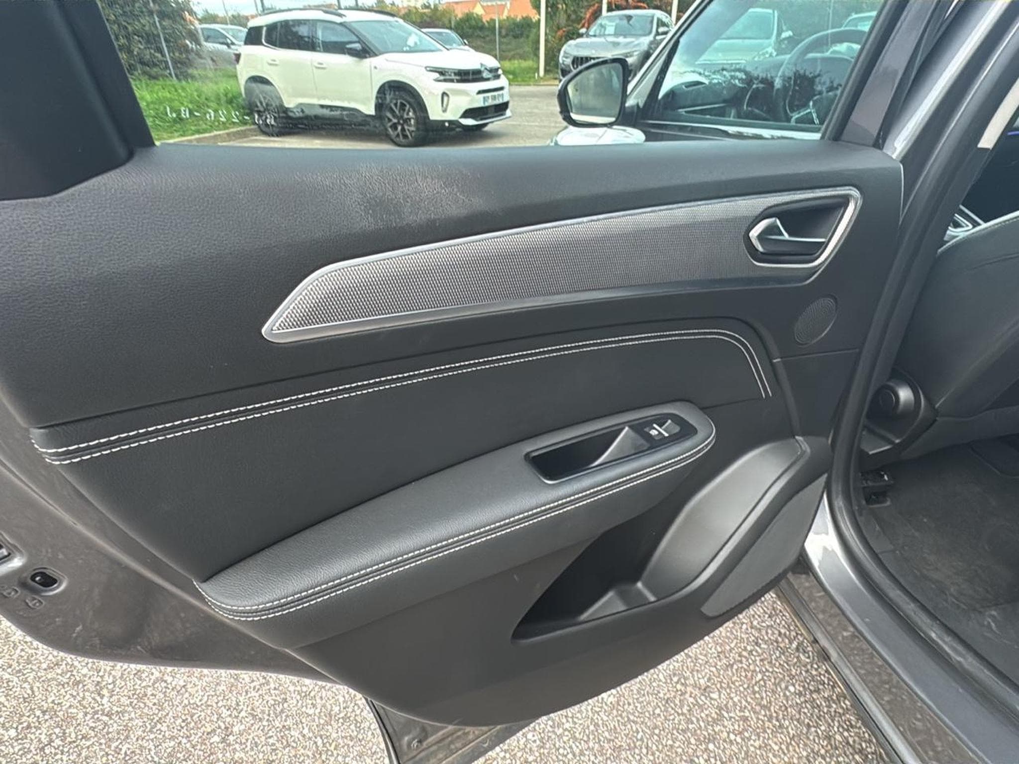 Renault ARKANA 1.6 E-TECH HYBRIDE 145 TECHNO (2022) - Photo 18