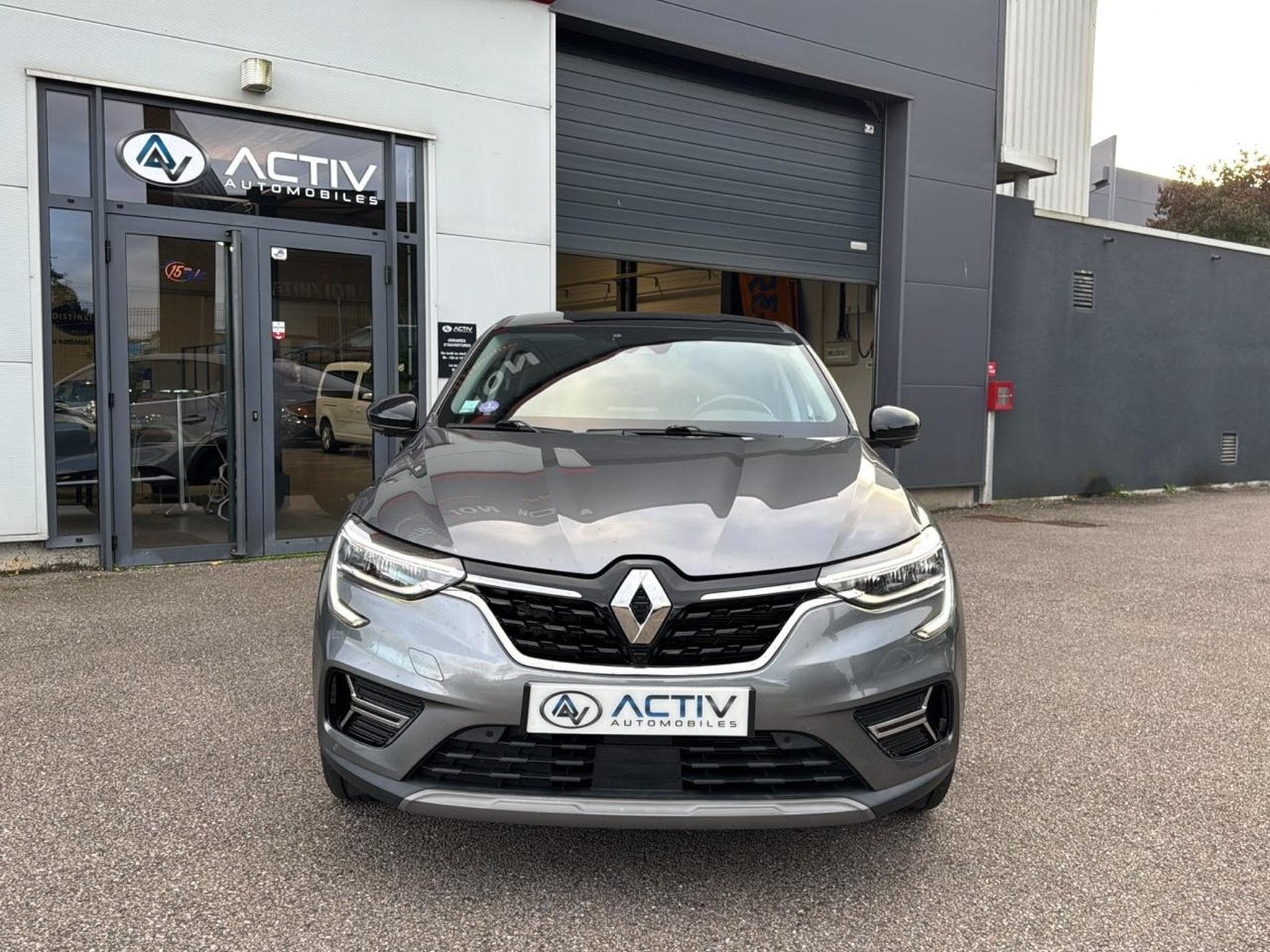 Renault ARKANA 1.6 E-TECH HYBRIDE 145 TECHNO (2022) - Photo 2