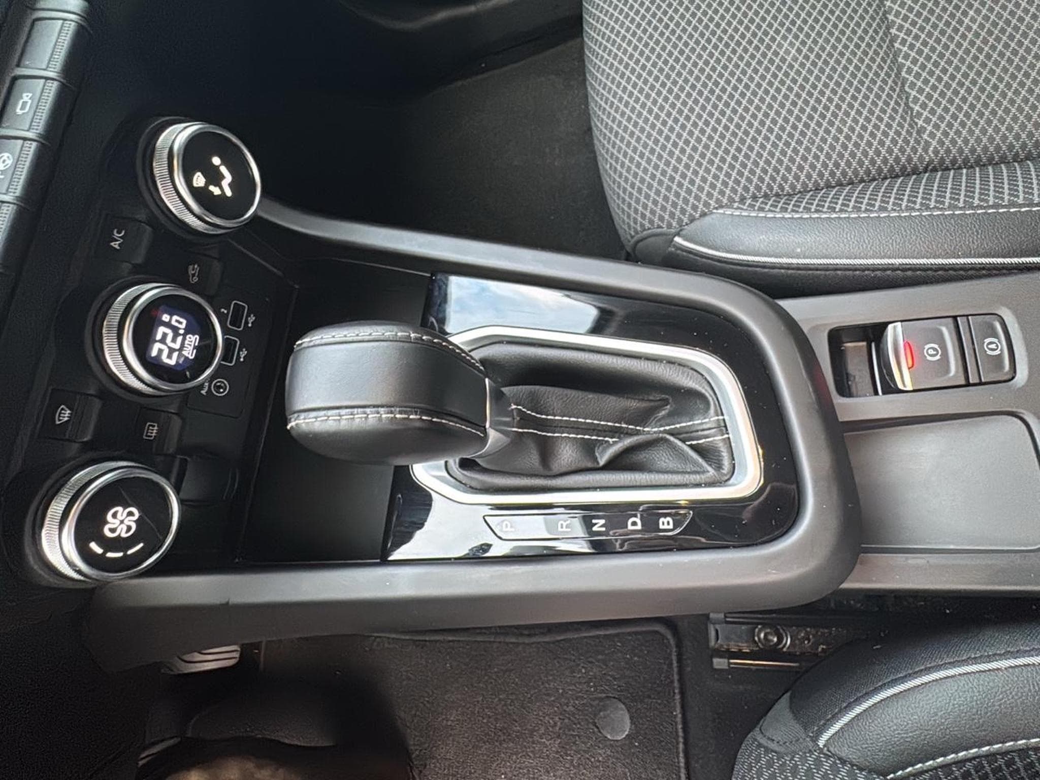 Renault ARKANA 1.6 E-TECH HYBRIDE 145 TECHNO (2022) - Photo 20