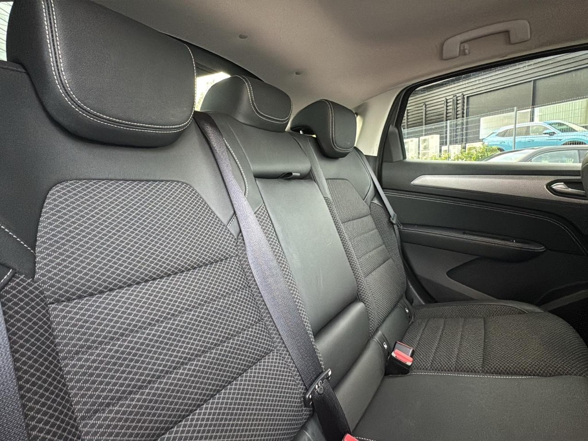 Renault ARKANA 1.6 E-TECH HYBRIDE 145 TECHNO (2022) - Photo 8