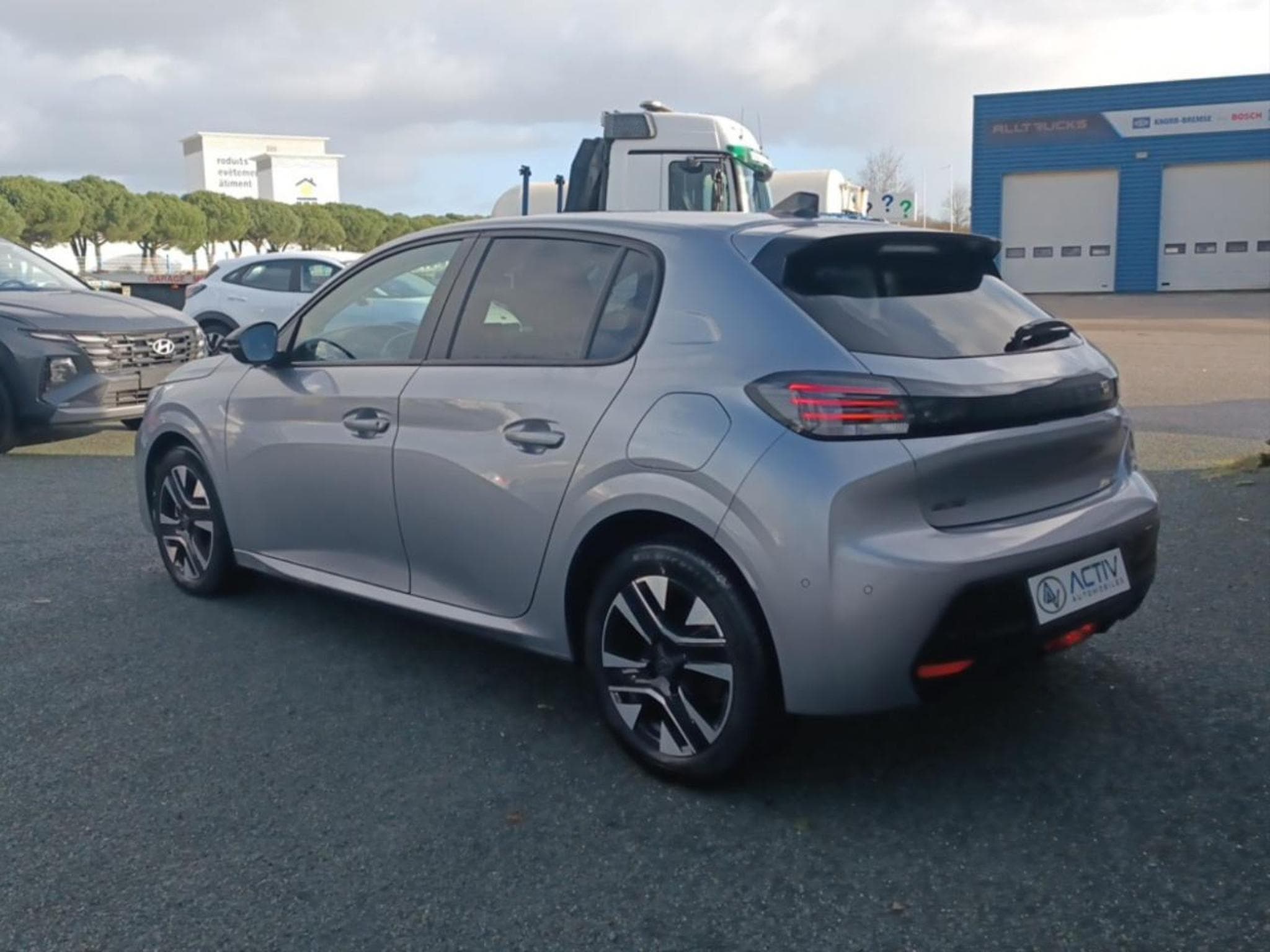Peugeot 208 1.2 100 ALLURE (2025) - Photo 7