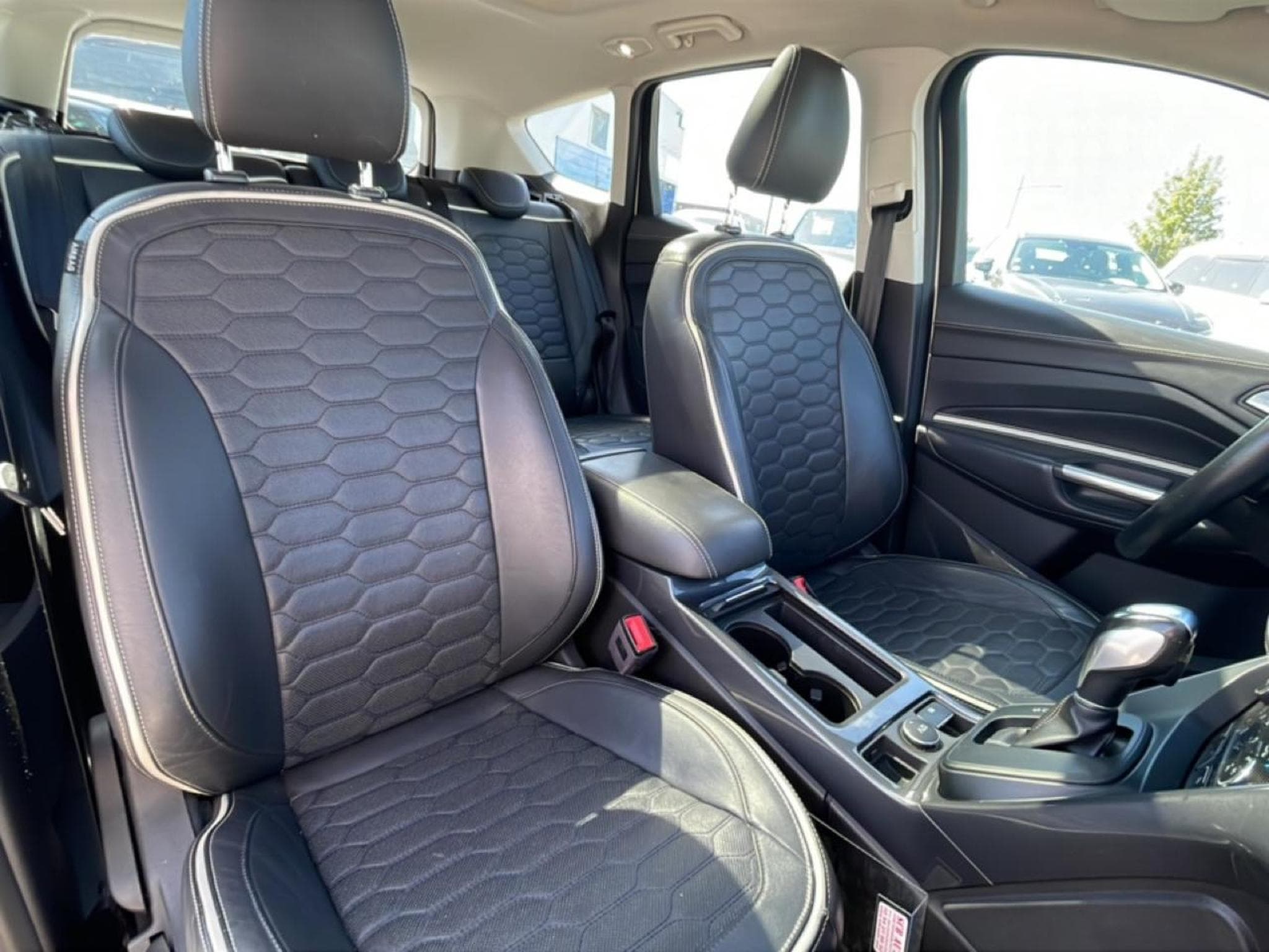 Ford Kuga 1.5 TDCI 120 VIGNALE POWERSHIFT (2017) - Photo 15