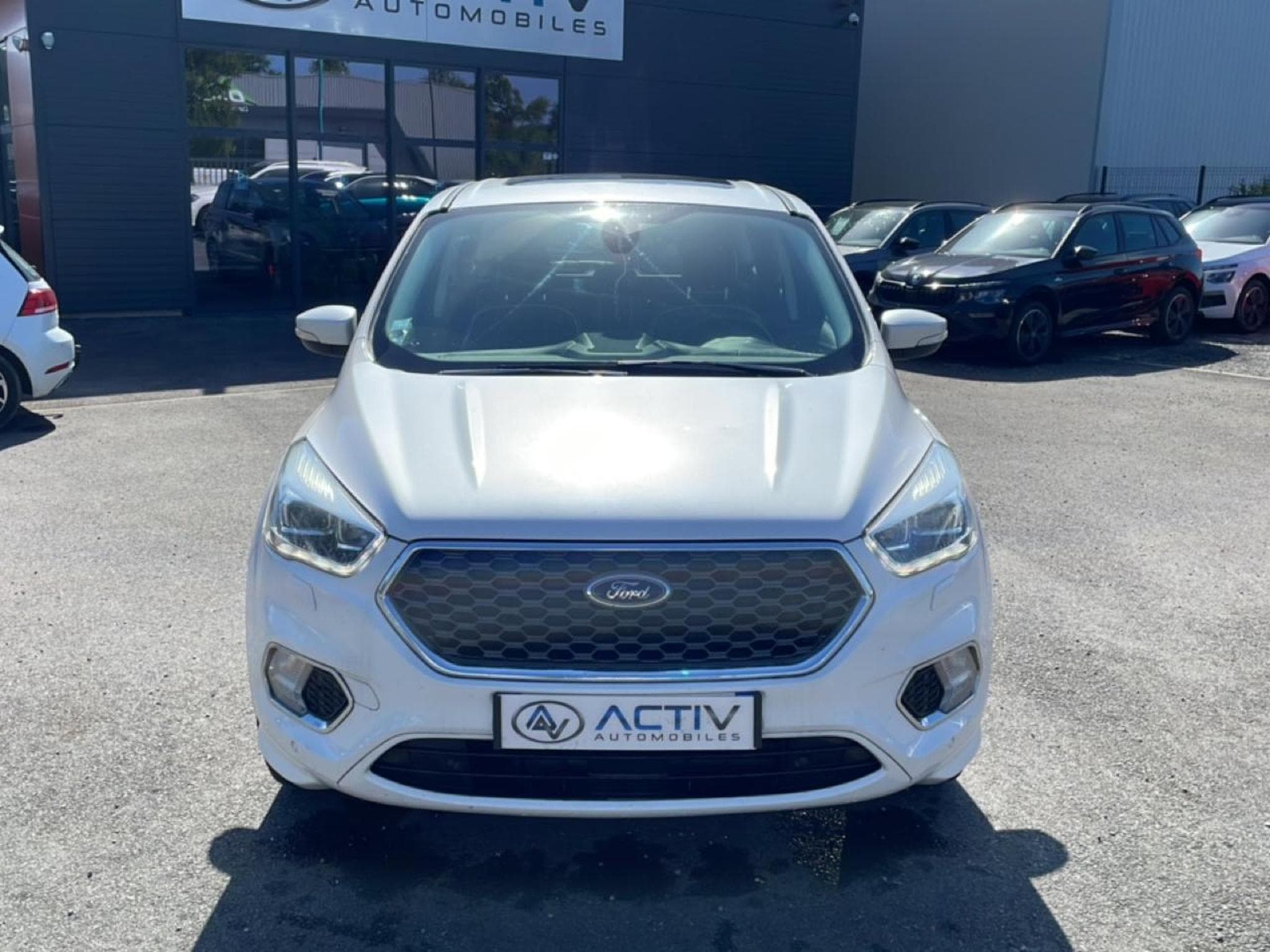 Ford Kuga 1.5 TDCI 120 VIGNALE POWERSHIFT (2017) - Photo 2