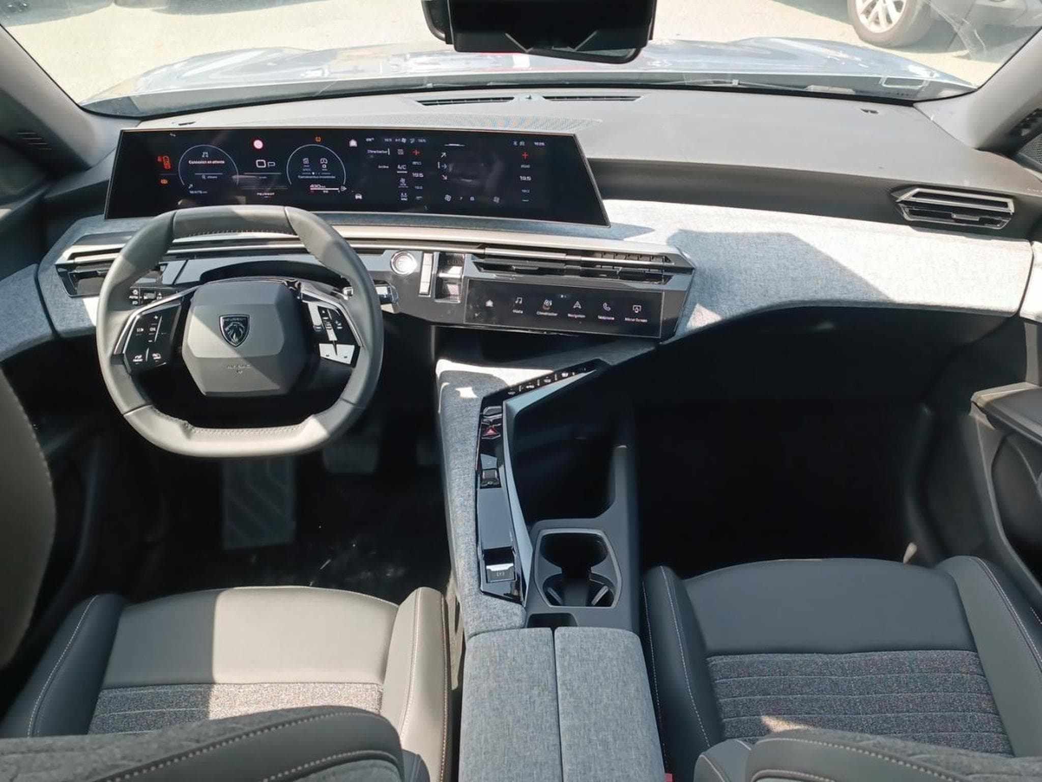 Peugeot 5008 HYBRID 145 ALLURE E-DCS6 (2025) - Photo 11