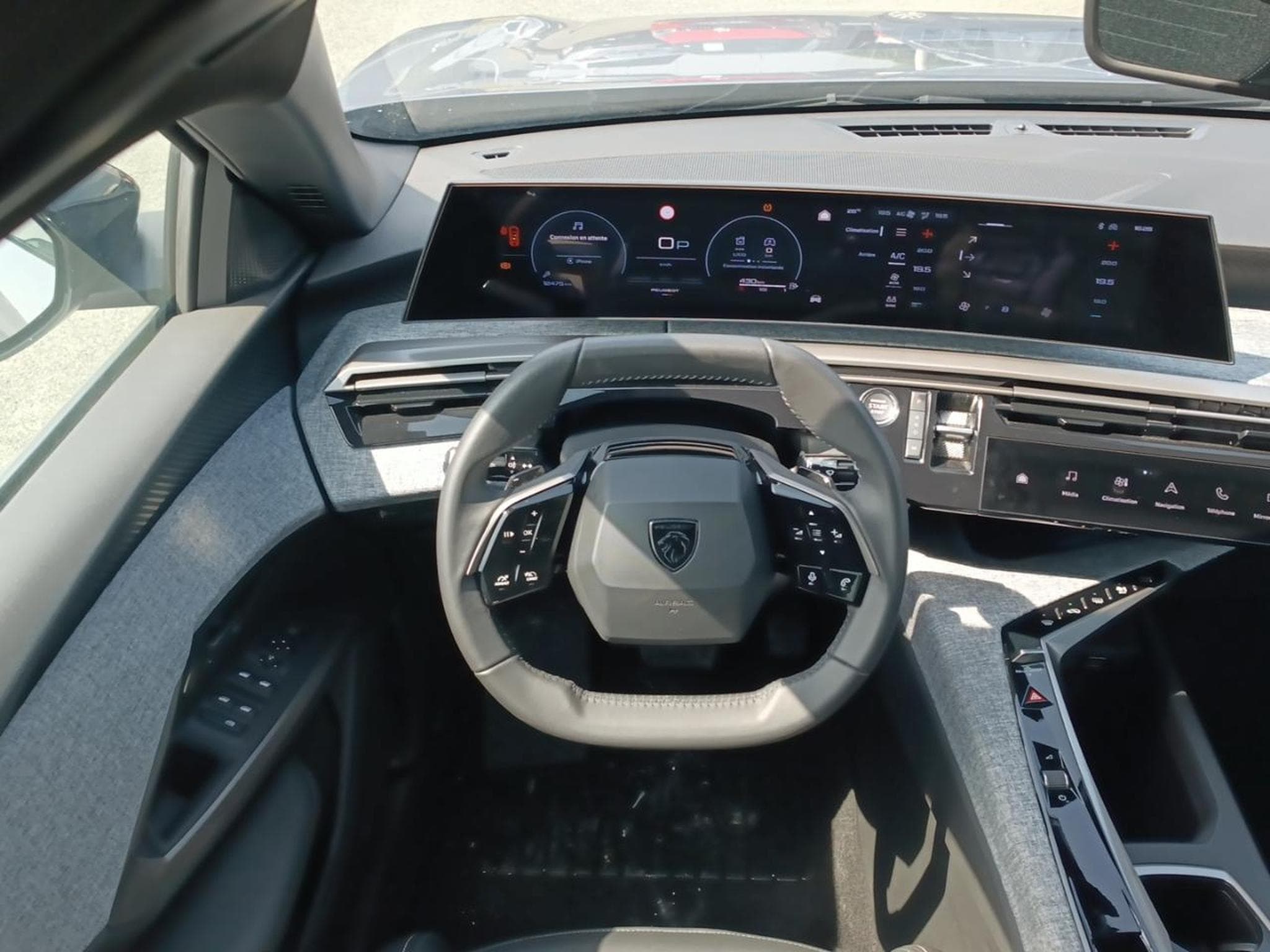 Peugeot 5008 HYBRID 145 ALLURE E-DCS6 (2025) - Photo 12
