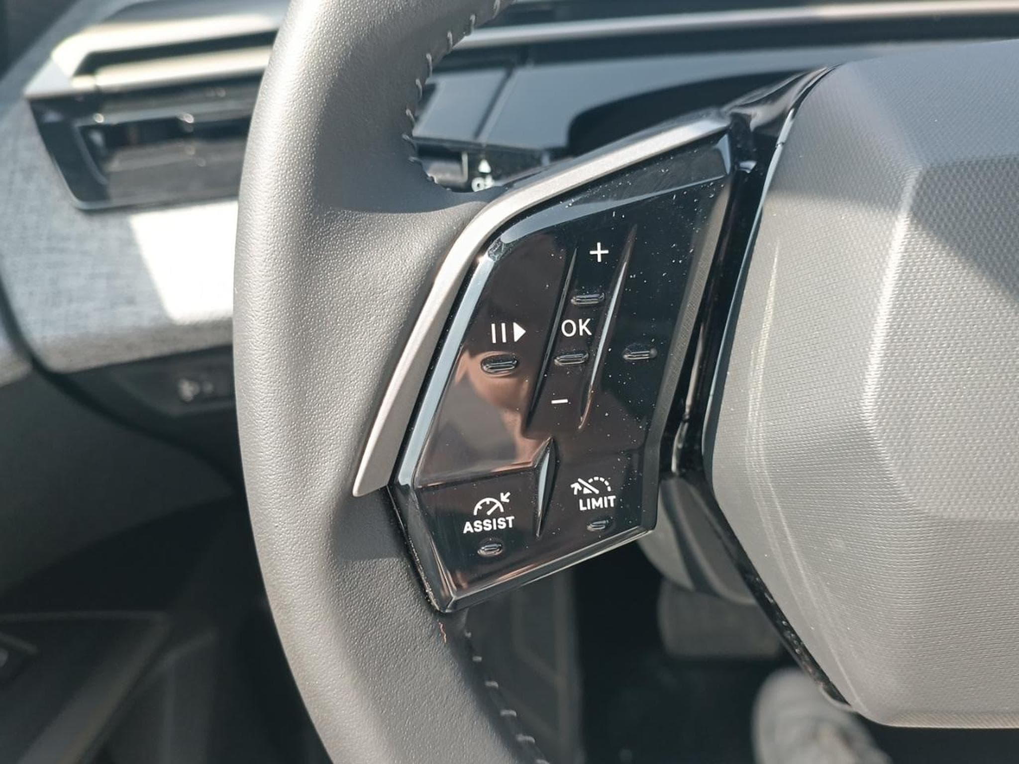 Peugeot 5008 HYBRID 145 ALLURE E-DCS6 (2025) - Photo 14