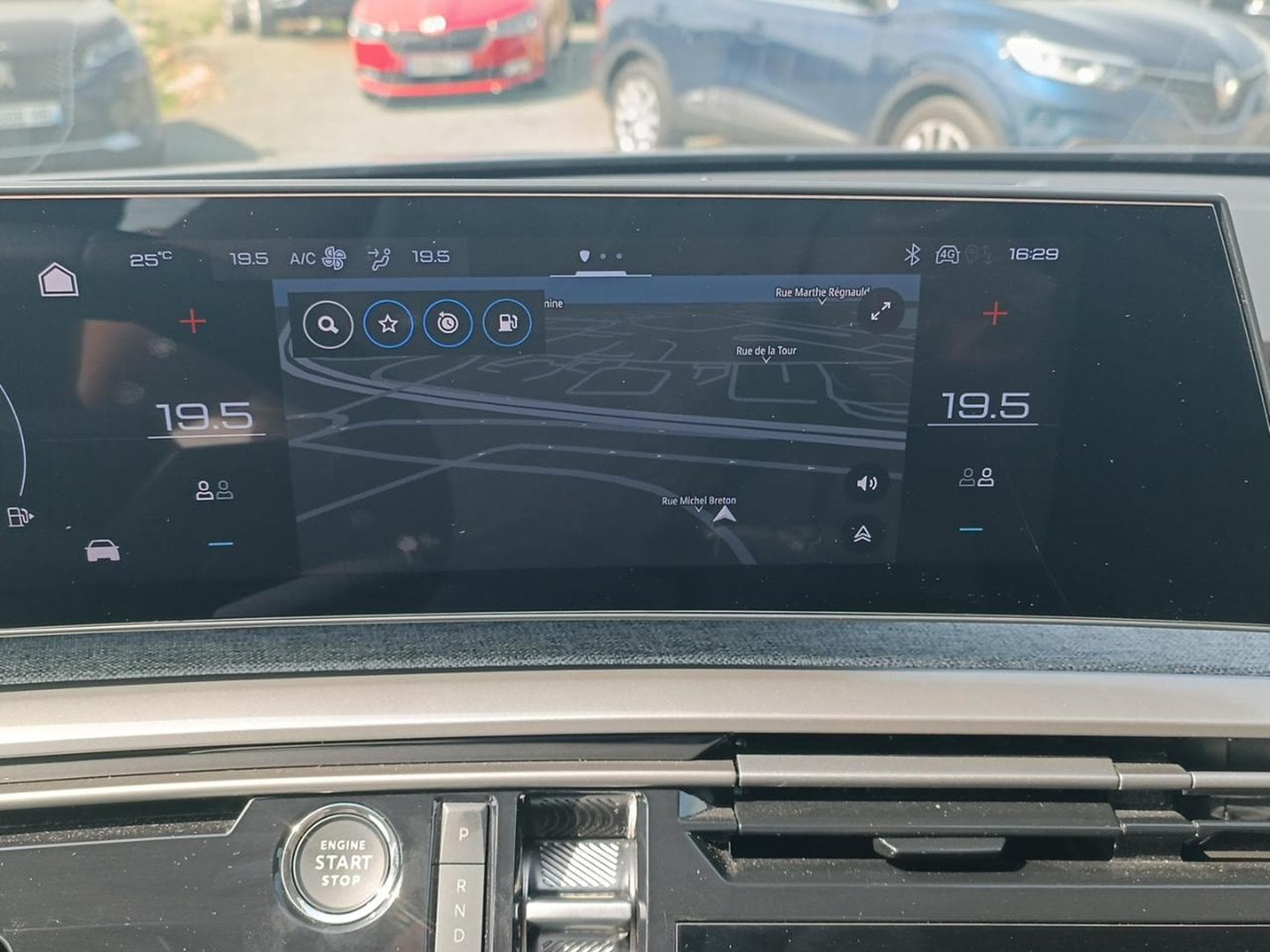 Peugeot 5008 HYBRID 145 ALLURE E-DCS6 (2025) - Photo 16