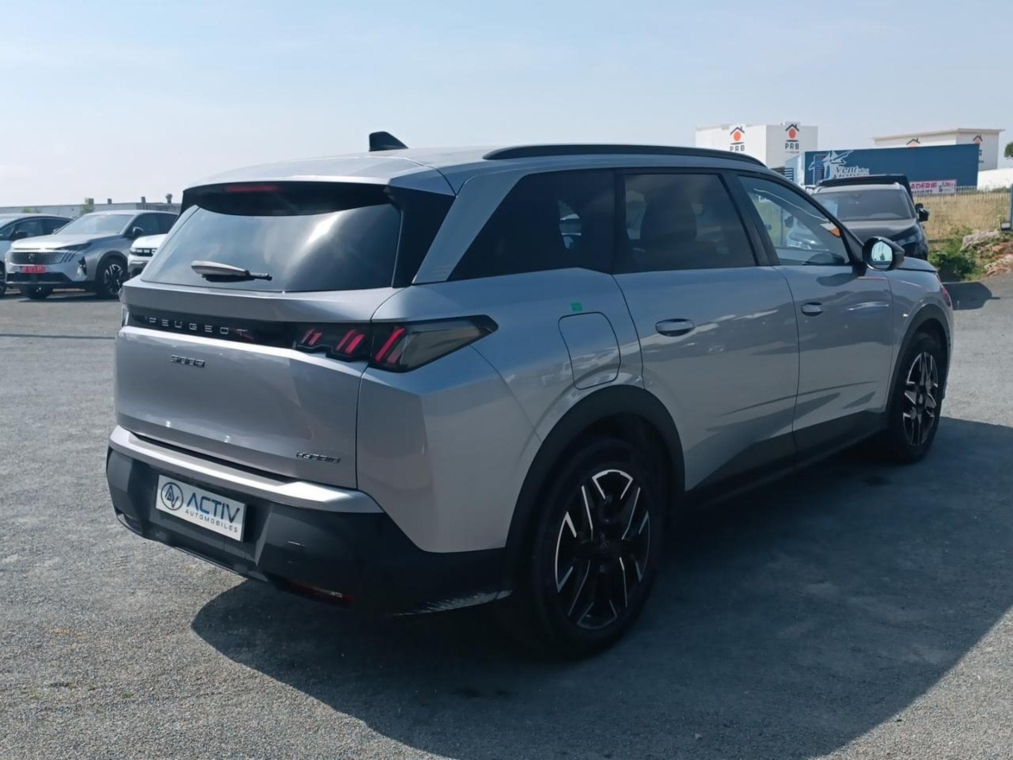 Peugeot 5008 HYBRID 145 ALLURE E-DCS6 (2025) - Photo 5
