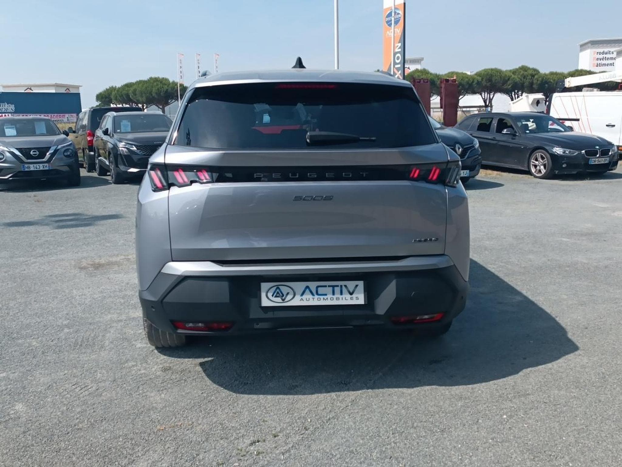 Peugeot 5008 HYBRID 145 ALLURE E-DCS6 (2025) - Photo 6