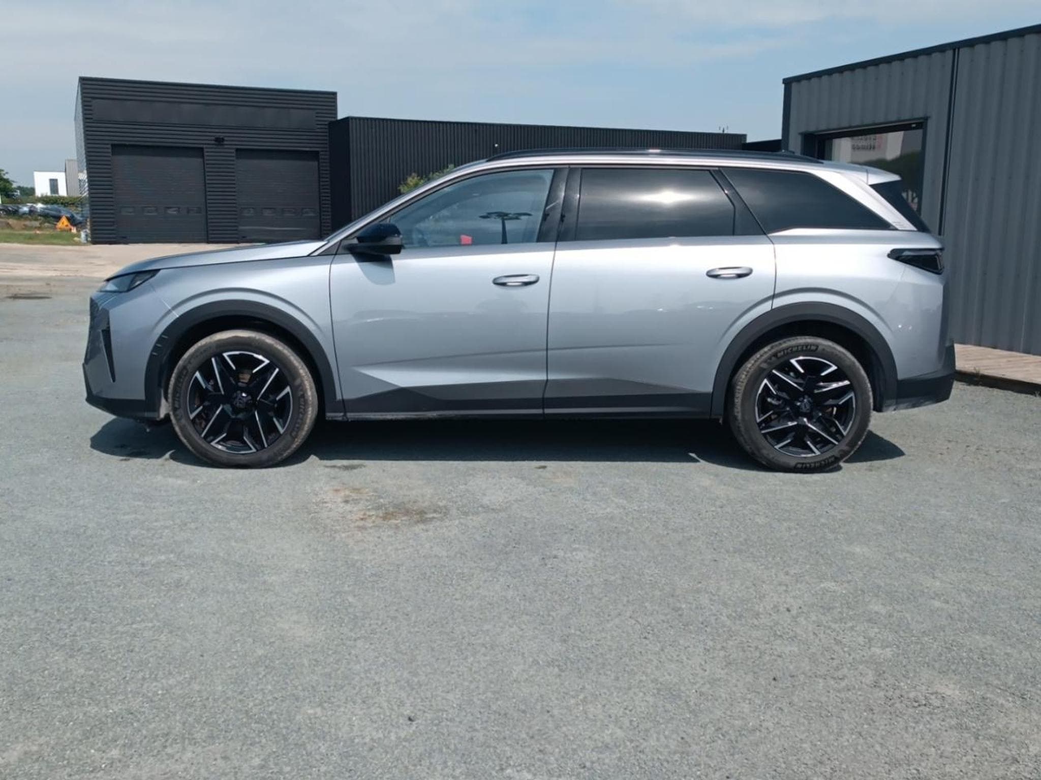 Peugeot 5008 HYBRID 145 ALLURE E-DCS6 (2025) - Photo 8
