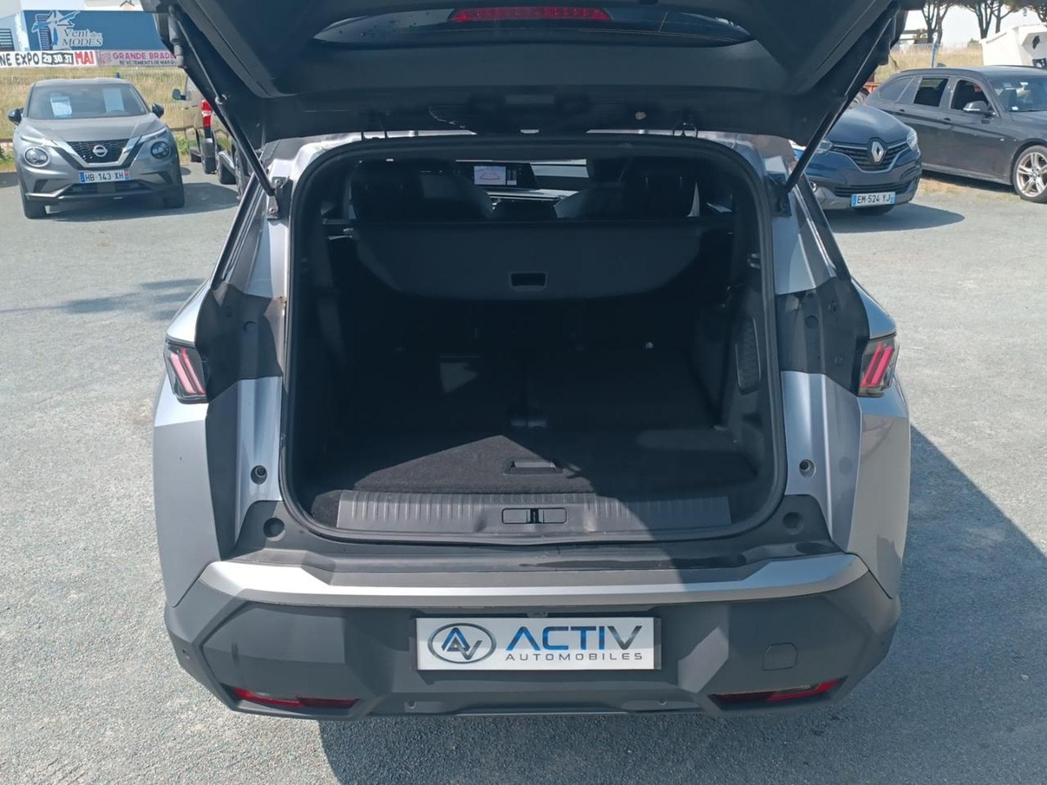 Peugeot 5008 HYBRID 145 ALLURE E-DCS6 (2025) - Photo 9