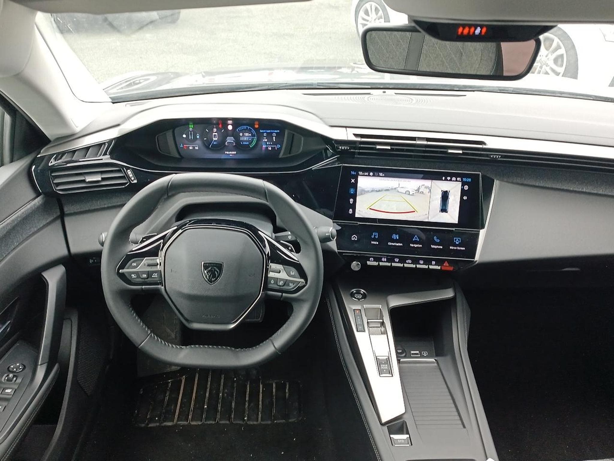 Peugeot 408 HYBRID 145 ALLURE E-DCS6 (2024) - Photo 11