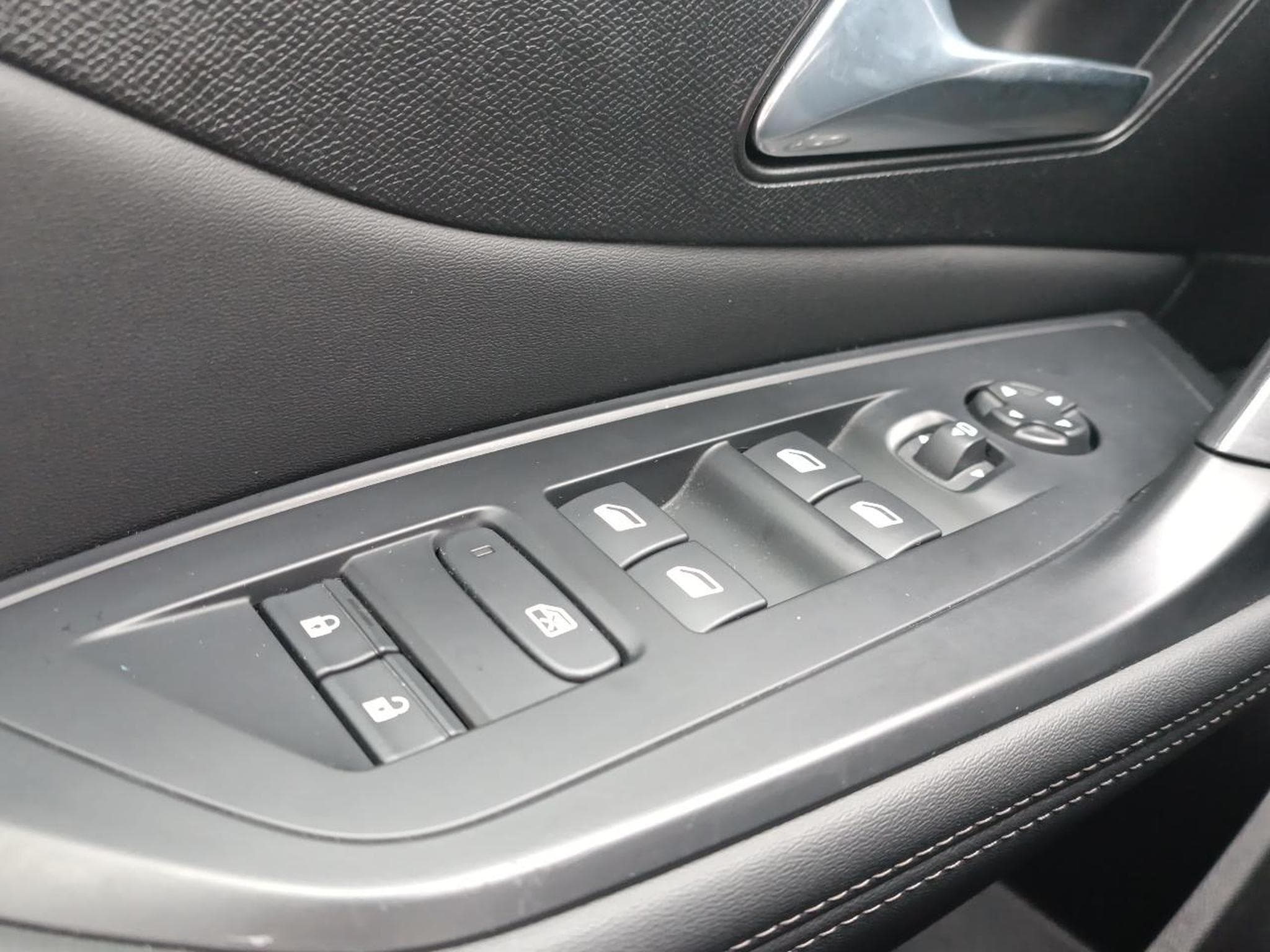 Peugeot 408 HYBRID 145 ALLURE E-DCS6 (2024) - Photo 14