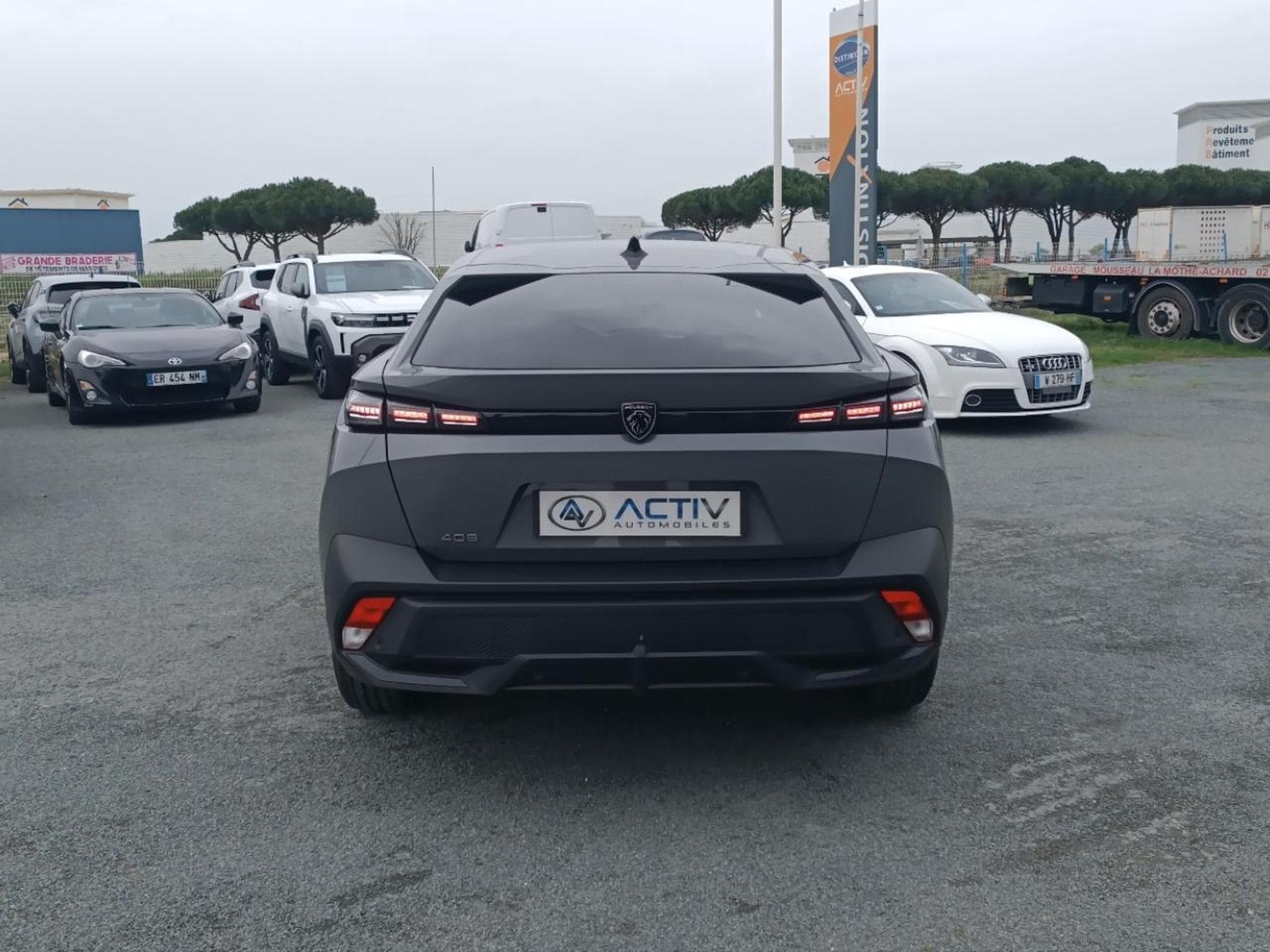 Peugeot 408 HYBRID 145 ALLURE E-DCS6 (2024) - Photo 6