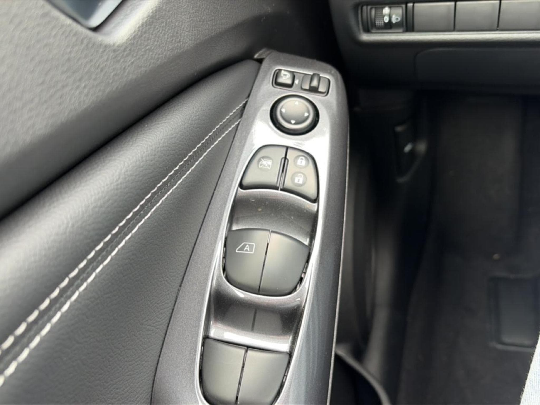 Nissan JUKE 1.6 HYBRID 143 N-CONNECTA (2023) - Photo 11