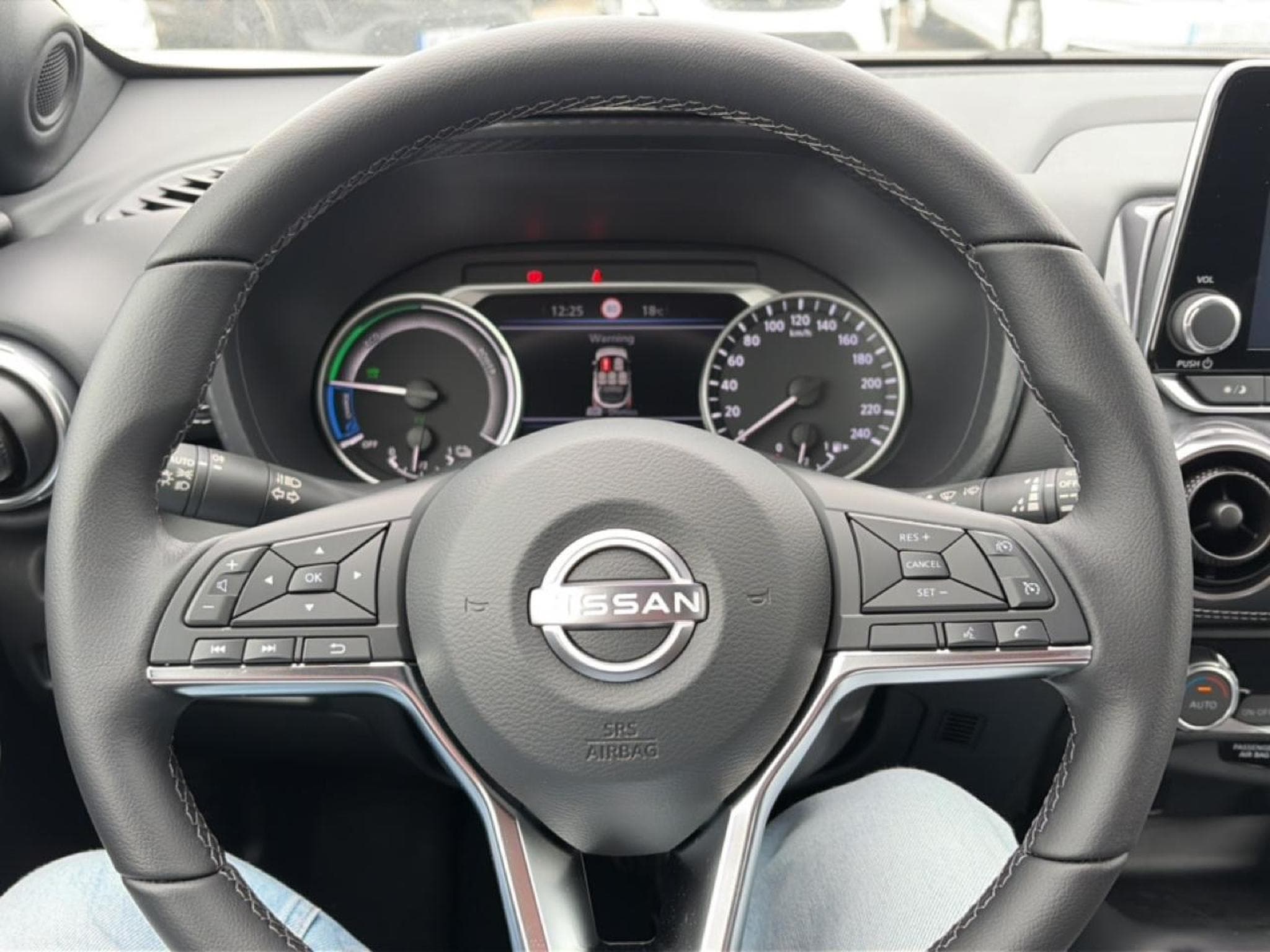 Nissan JUKE 1.6 HYBRID 143 N-CONNECTA (2023) - Photo 13
