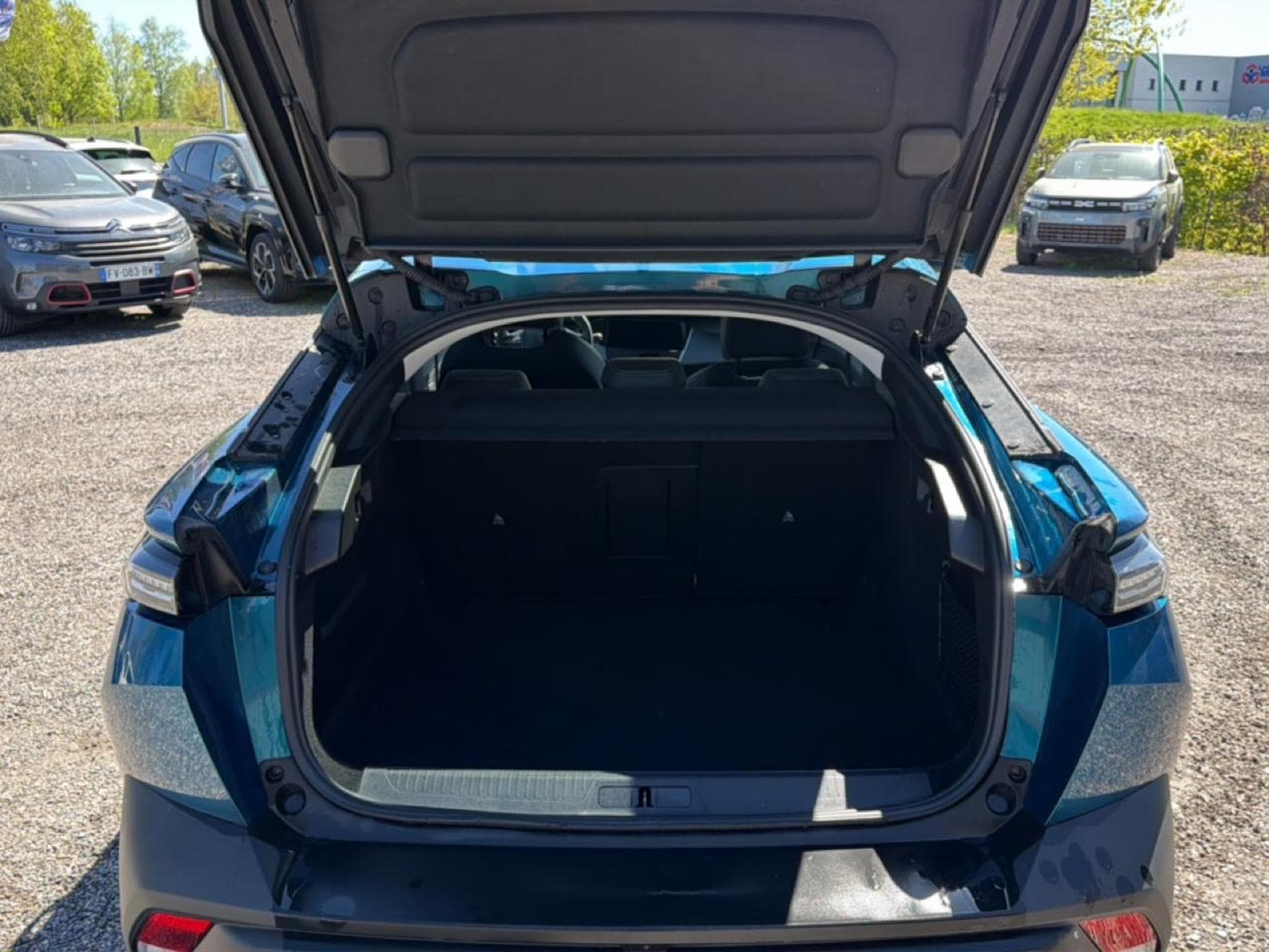 Peugeot 408 HYBRID 145 ALLURE E-DCS6 (2025) - Photo 15