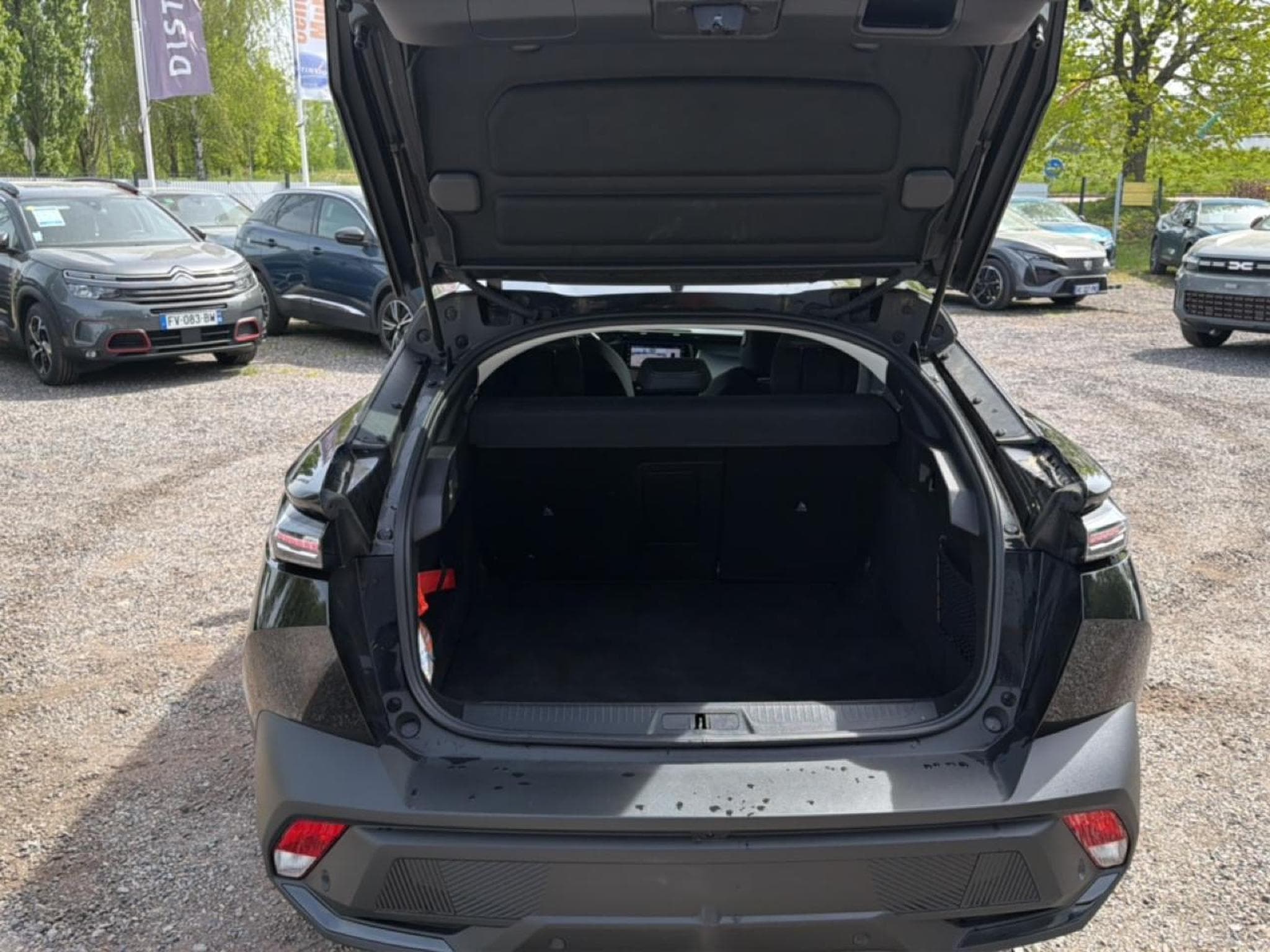 Peugeot 408 HYBRID 136 ALLURE E-DCS6 (2024) - Photo 15