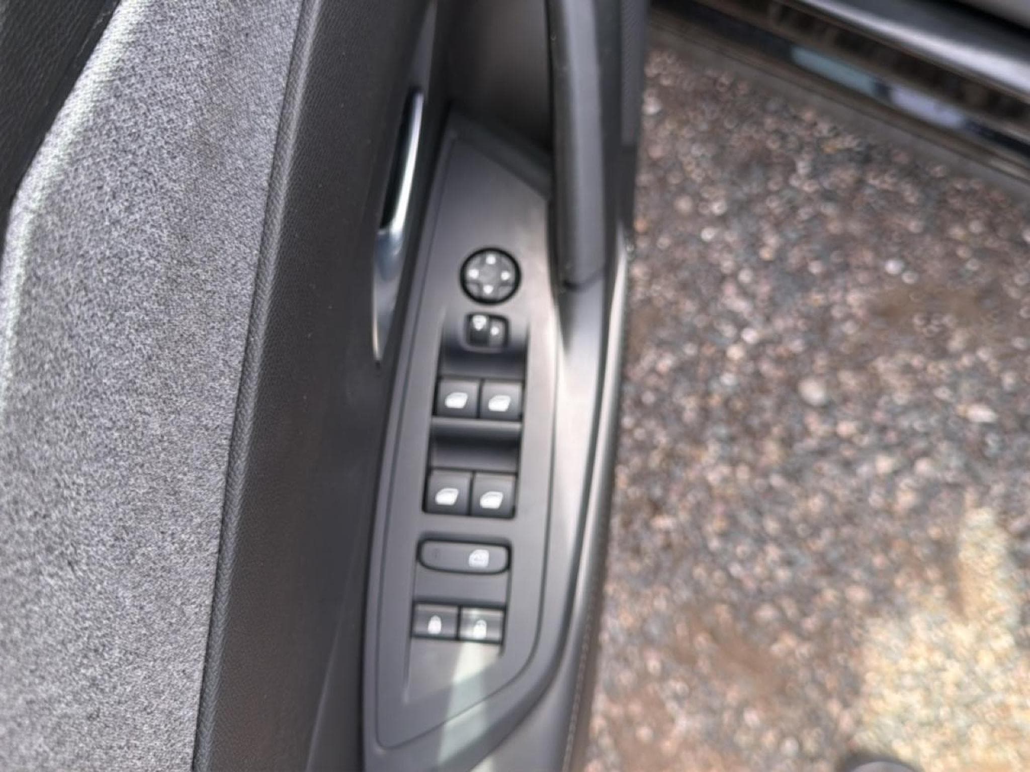 Peugeot 408 HYBRID 136 ALLURE E-DCS6 (2024) - Photo 16