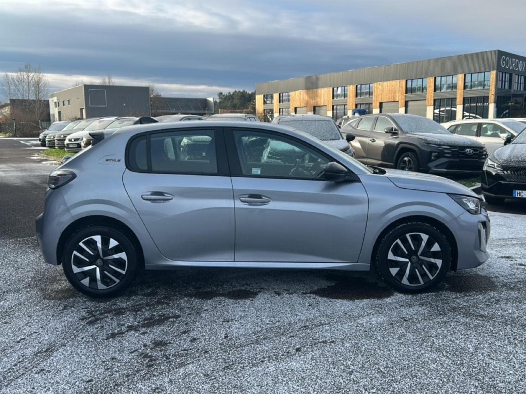Peugeot 208 1.2 100 STYLE (2025) - Photo 4