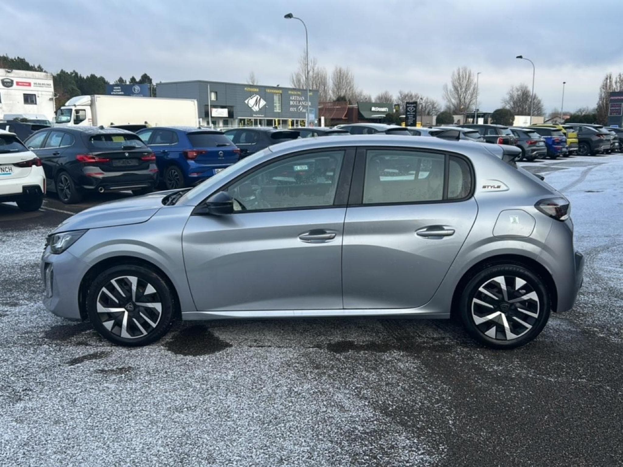 Peugeot 208 1.2 100 STYLE (2025) - Photo 8