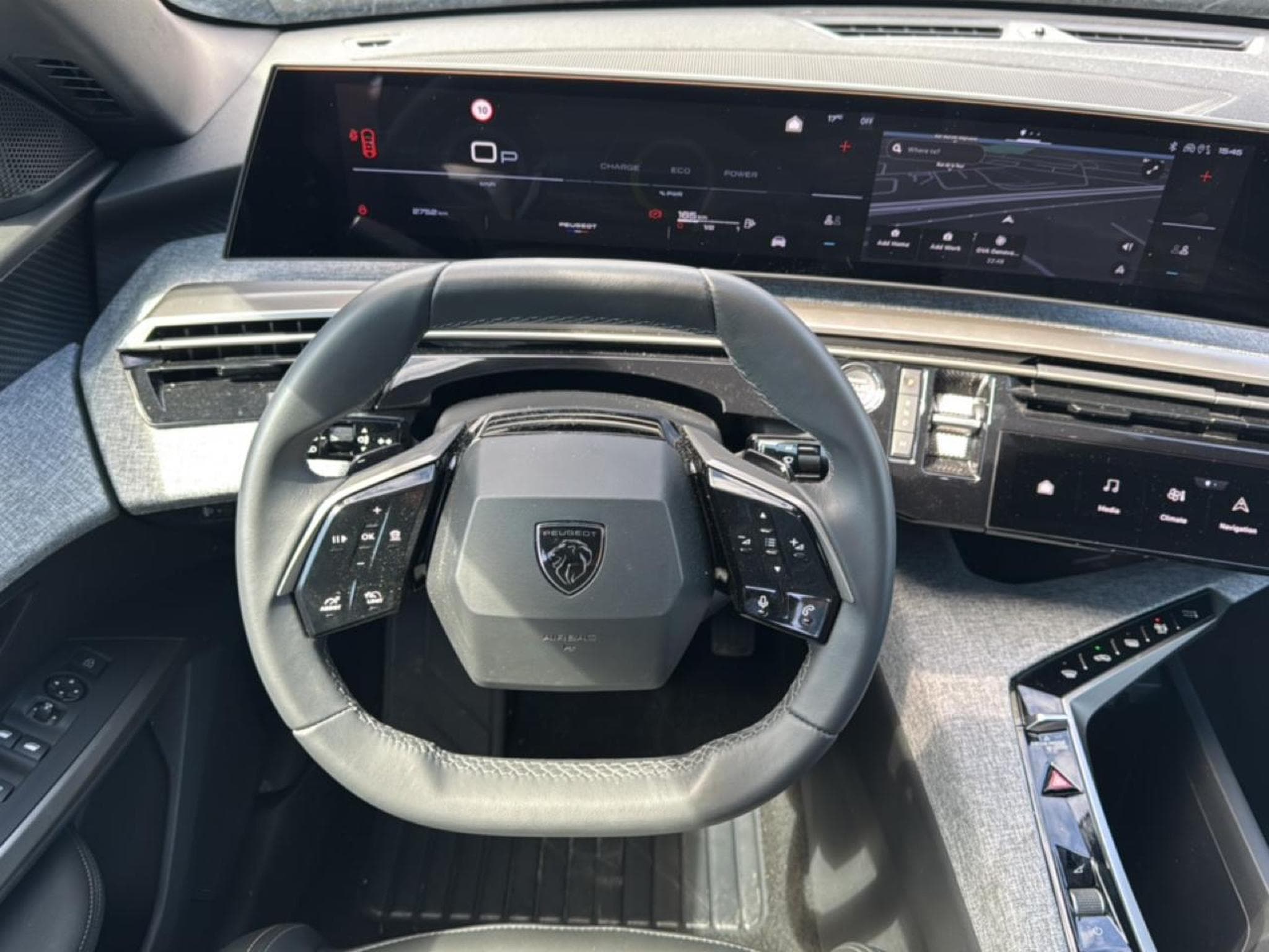 Peugeot 5008 HYBRID 145 ALLURE E-DCS6 (2025) - Photo 11