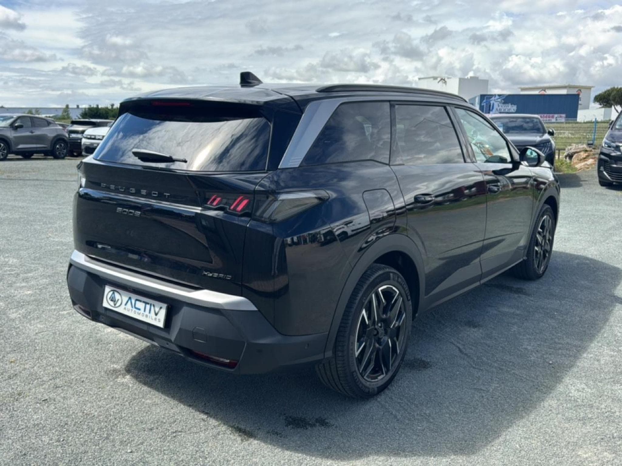 Peugeot 5008 HYBRID 145 ALLURE E-DCS6 (2025) - Photo 5