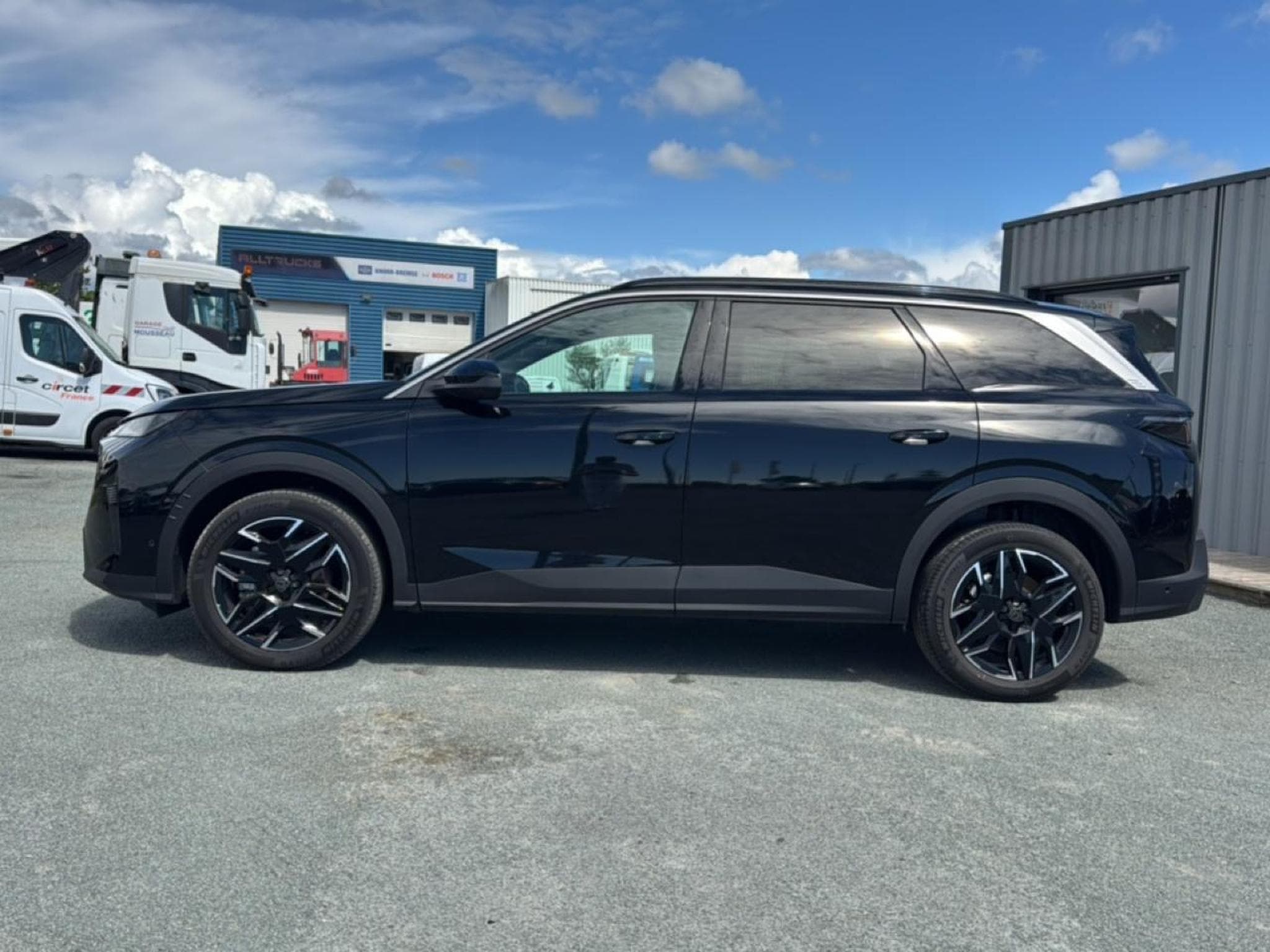Peugeot 5008 HYBRID 145 ALLURE E-DCS6 (2025) - Photo 8