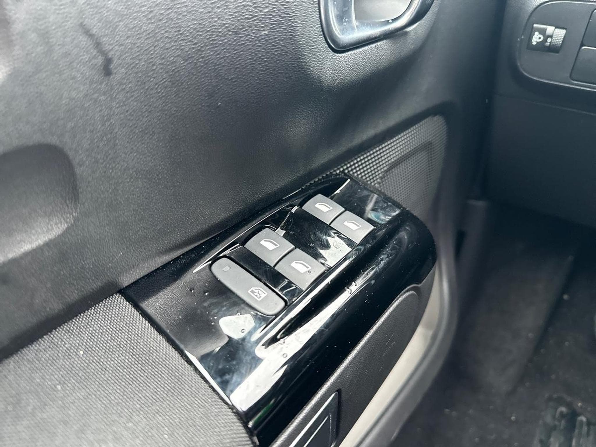 Citroen C3 1.2 PURETECH 110 C-SERIES (2023) - Photo 19