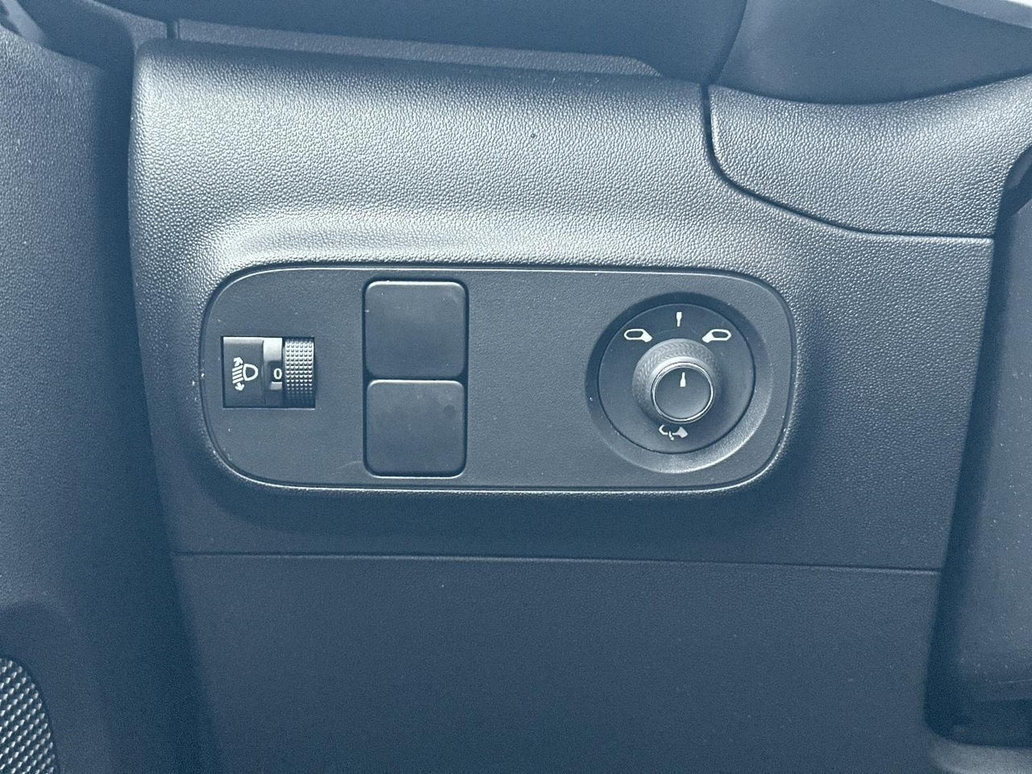 Citroen C3 1.2 PURETECH 110 C-SERIES (2023) - Photo 20