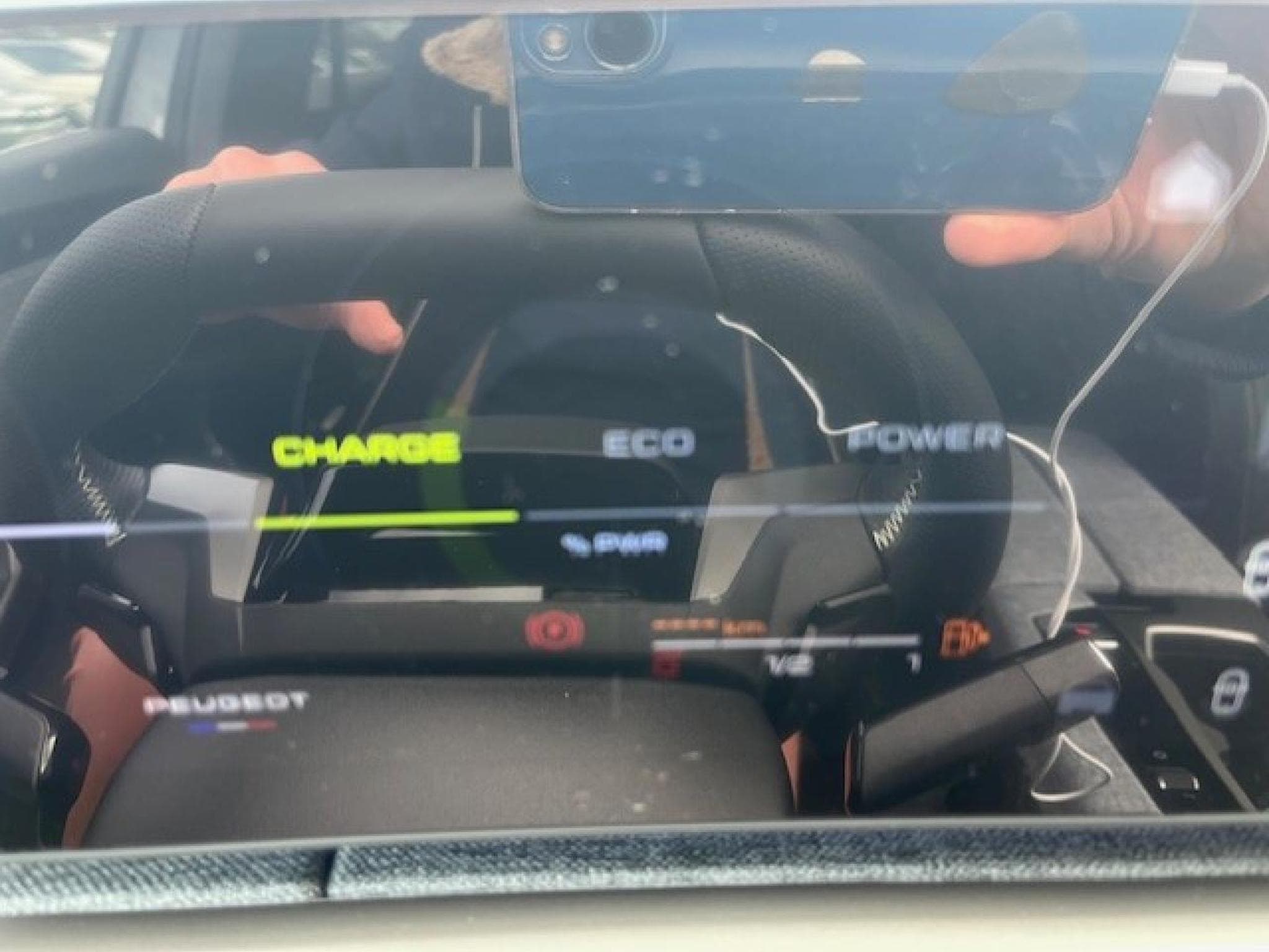 Peugeot 3008 1.2 HYBRID 136 GT E-DCS6 (2025) - Photo 10