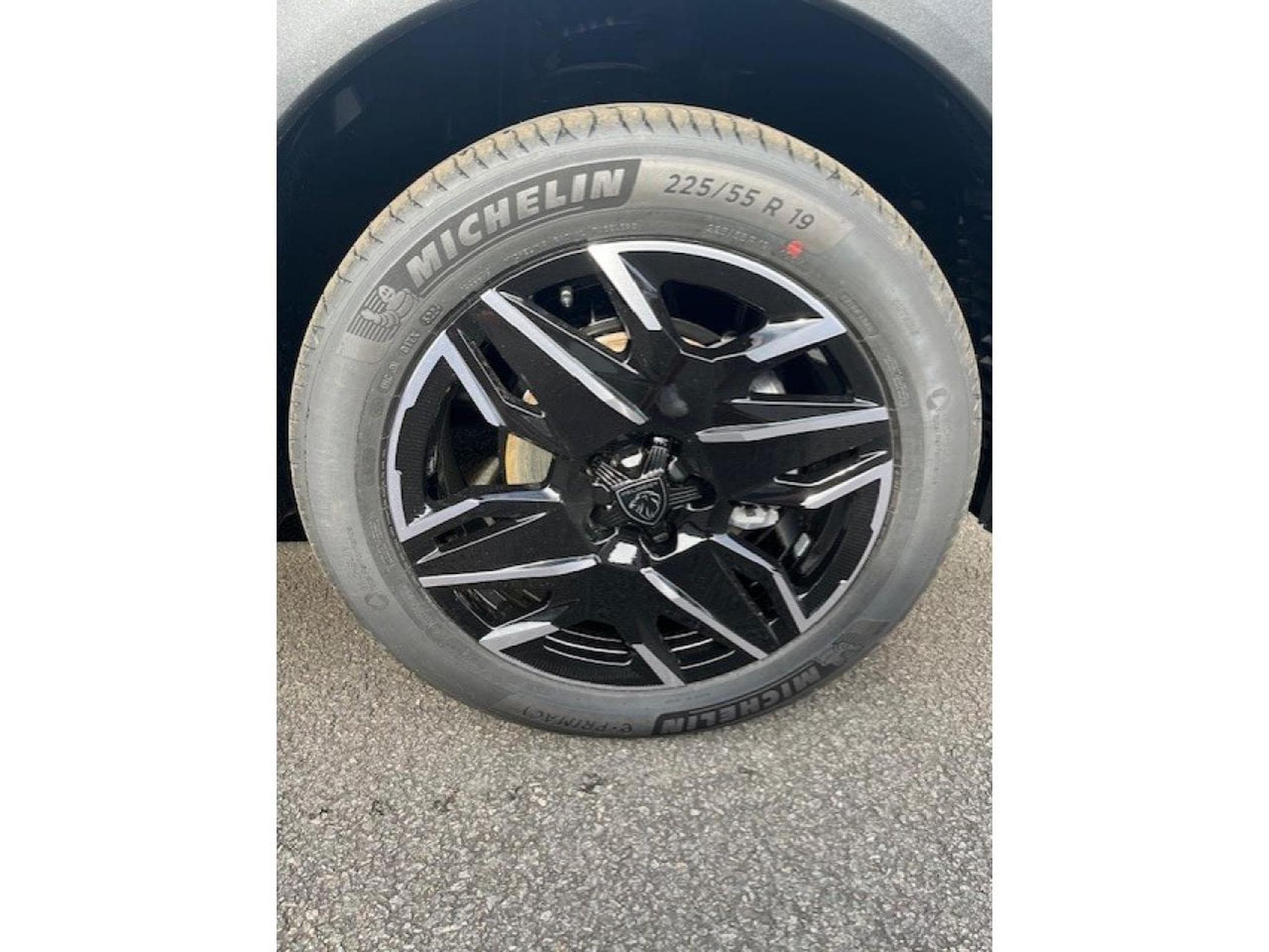 Peugeot 3008 1.2 HYBRID 136 GT E-DCS6 (2025) - Photo 12