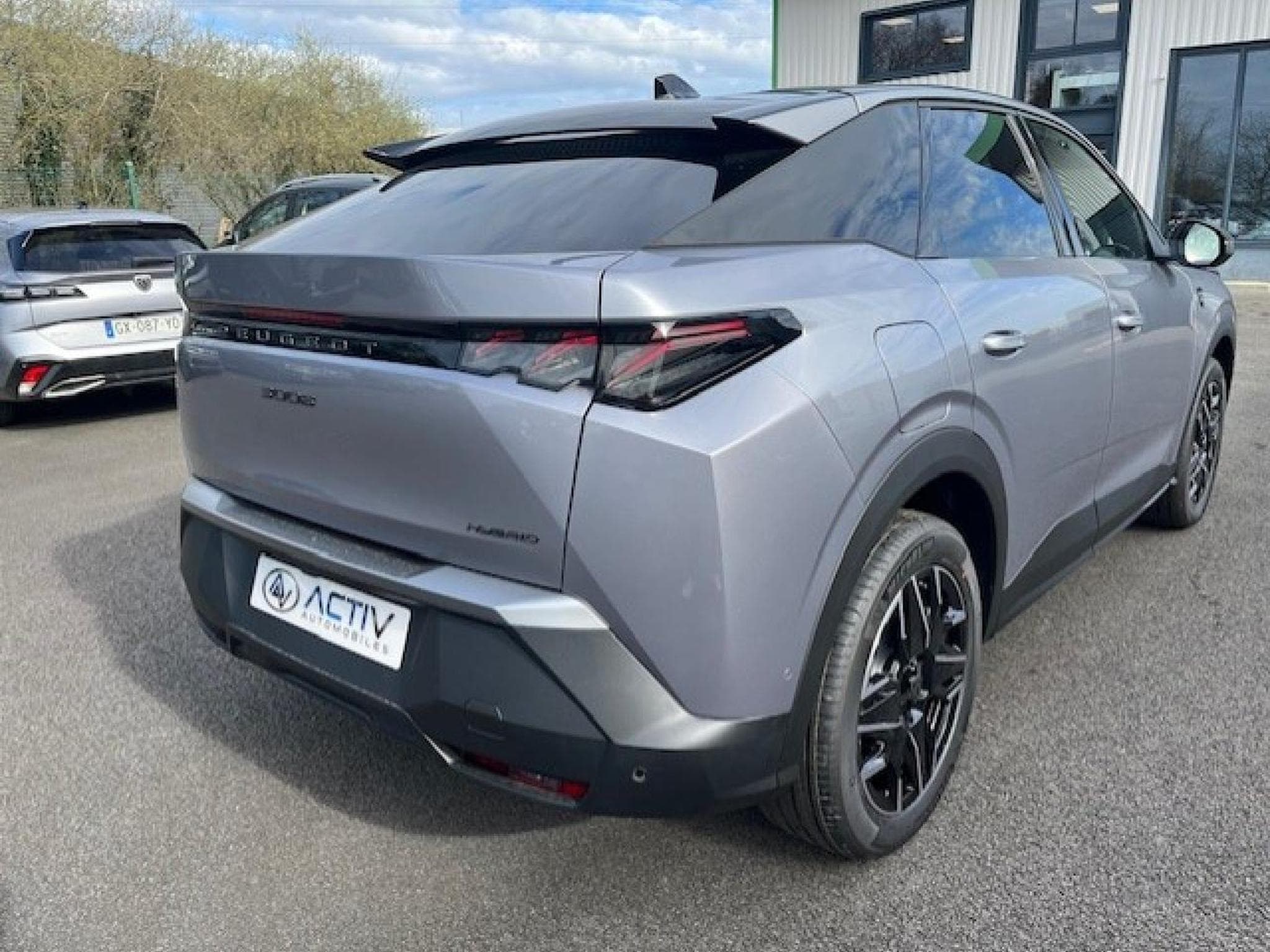 Peugeot 3008 1.2 HYBRID 136 GT E-DCS6 (2025) - Photo 4